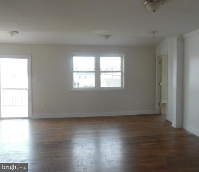 HOLLY MANOR - Residential