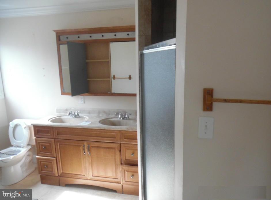 HOLLY MANOR - Residential