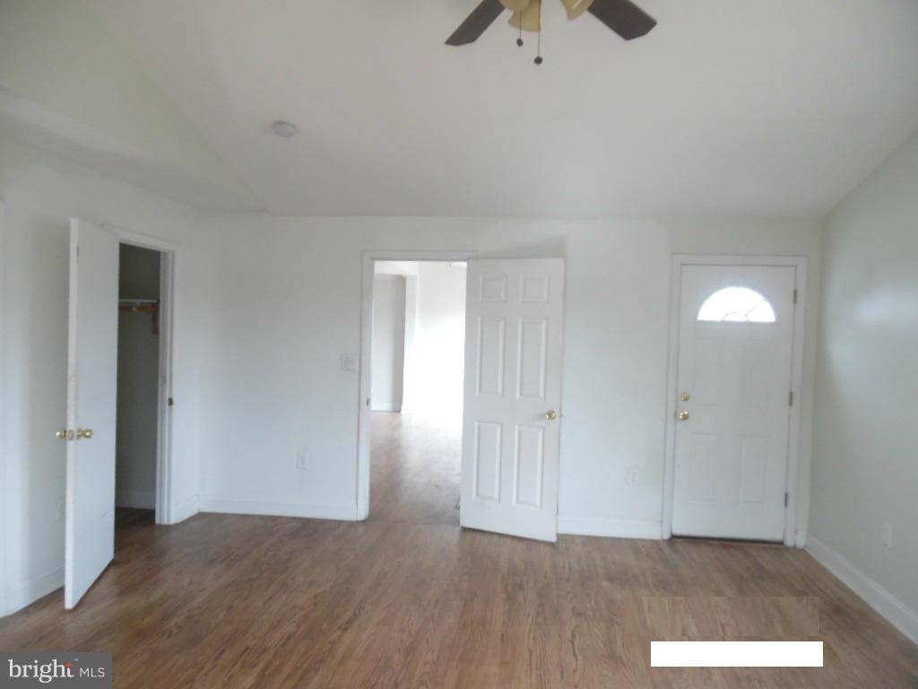 HOLLY MANOR - Residential