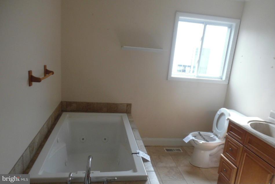 HOLLY MANOR - Residential