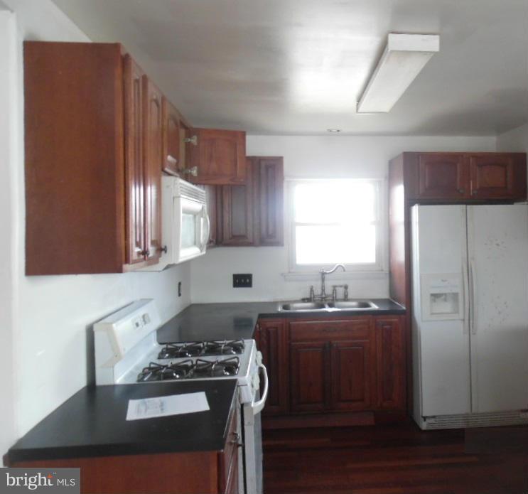 HOLLY MANOR - Residential