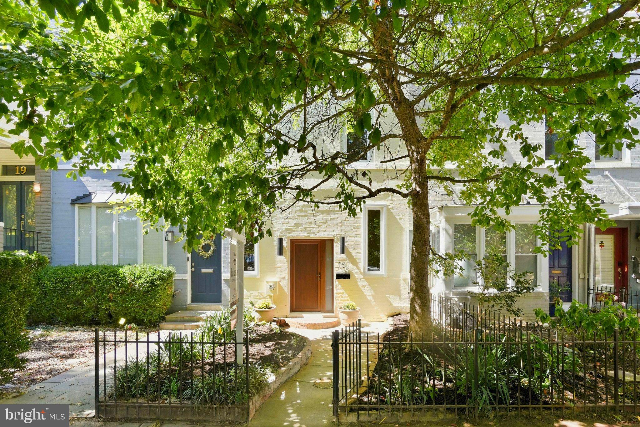 15 15TH STREET SE