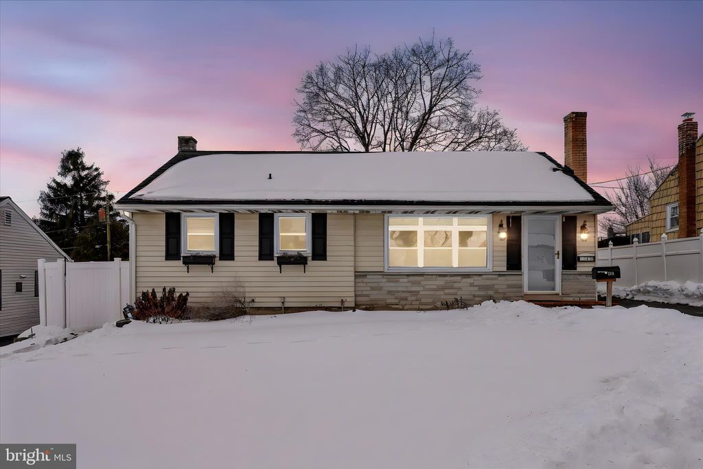 Photo of 530 N Mount Joy Street, ELIZABETHTOWN, PA 17022 (MLS # PALA2082776)