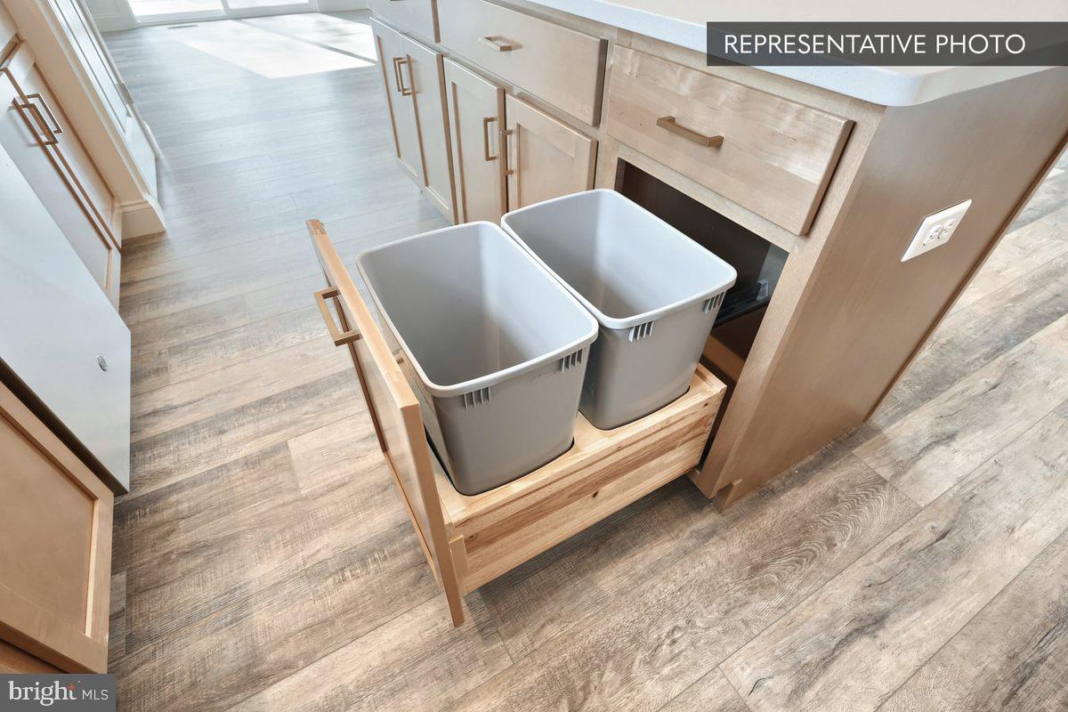 HICKORY POINTE - Residential