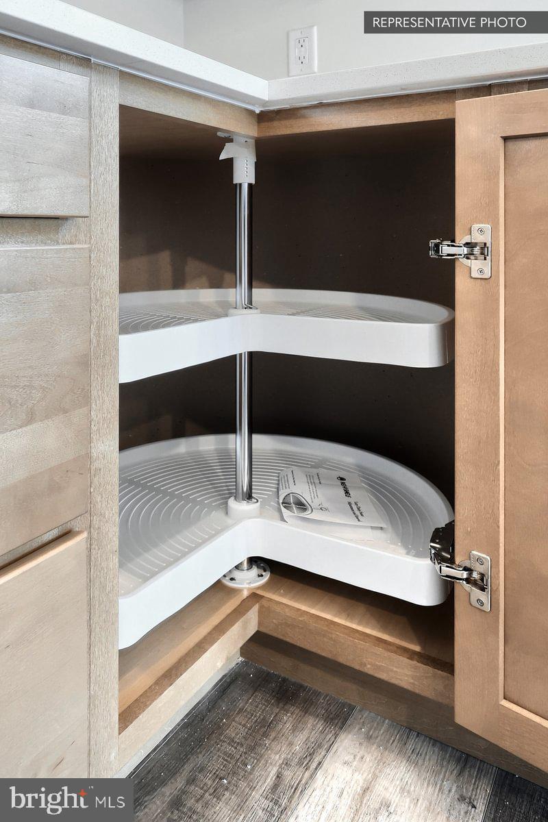 HICKORY POINTE - Residential