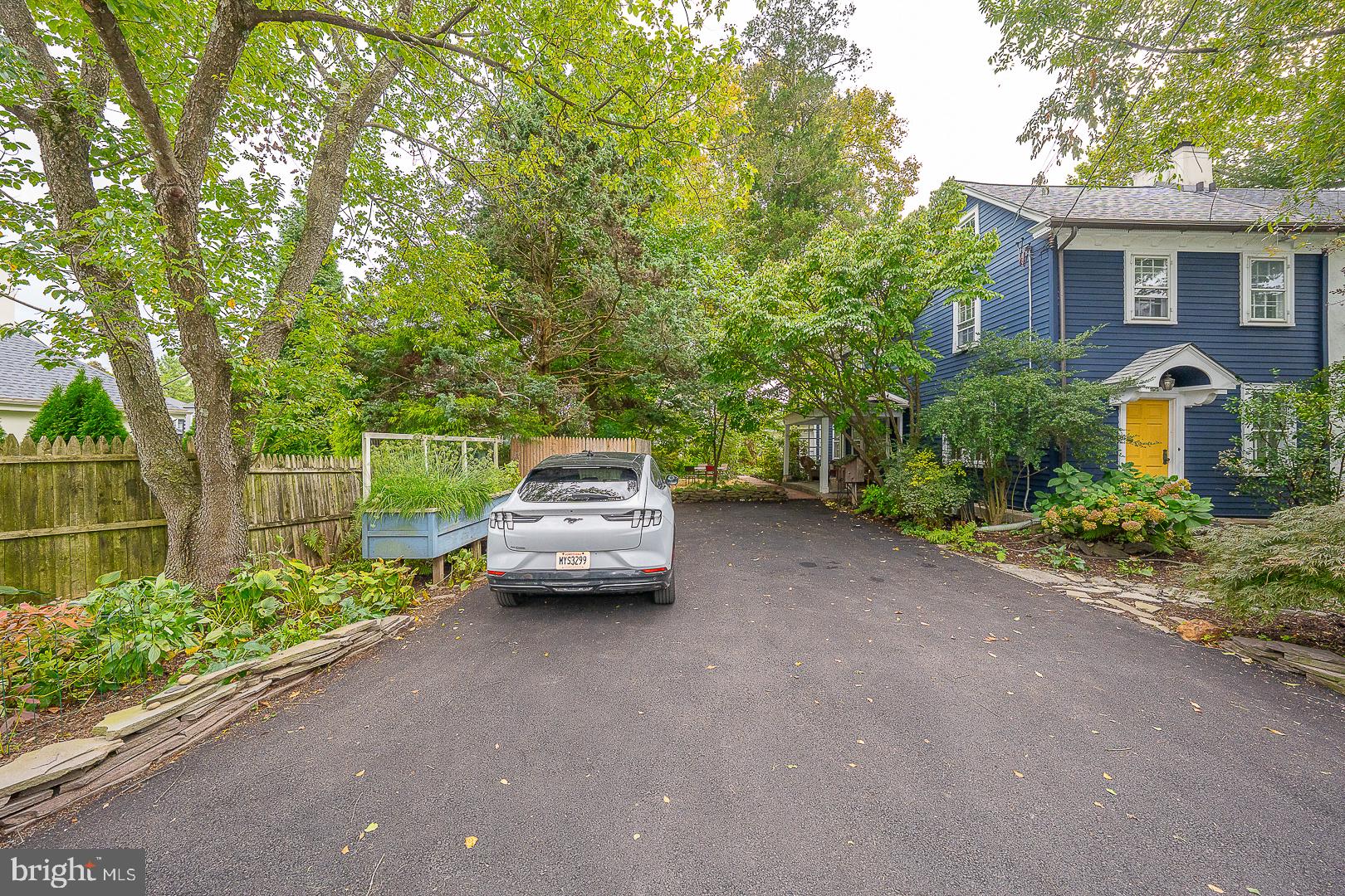 1294 MONTGOMERY AVENUE