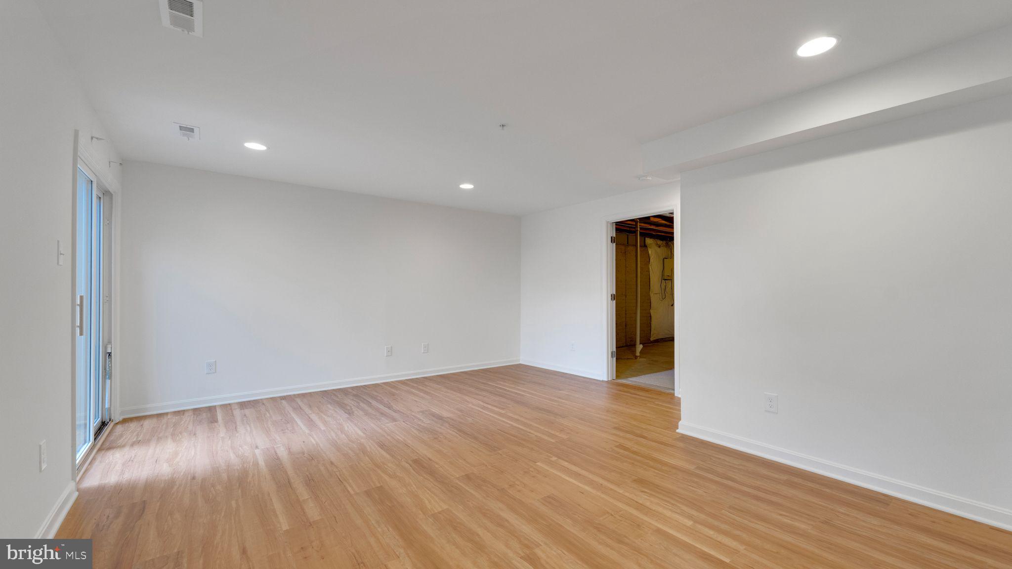 HICKORY OVERLOOK - Residential Lease