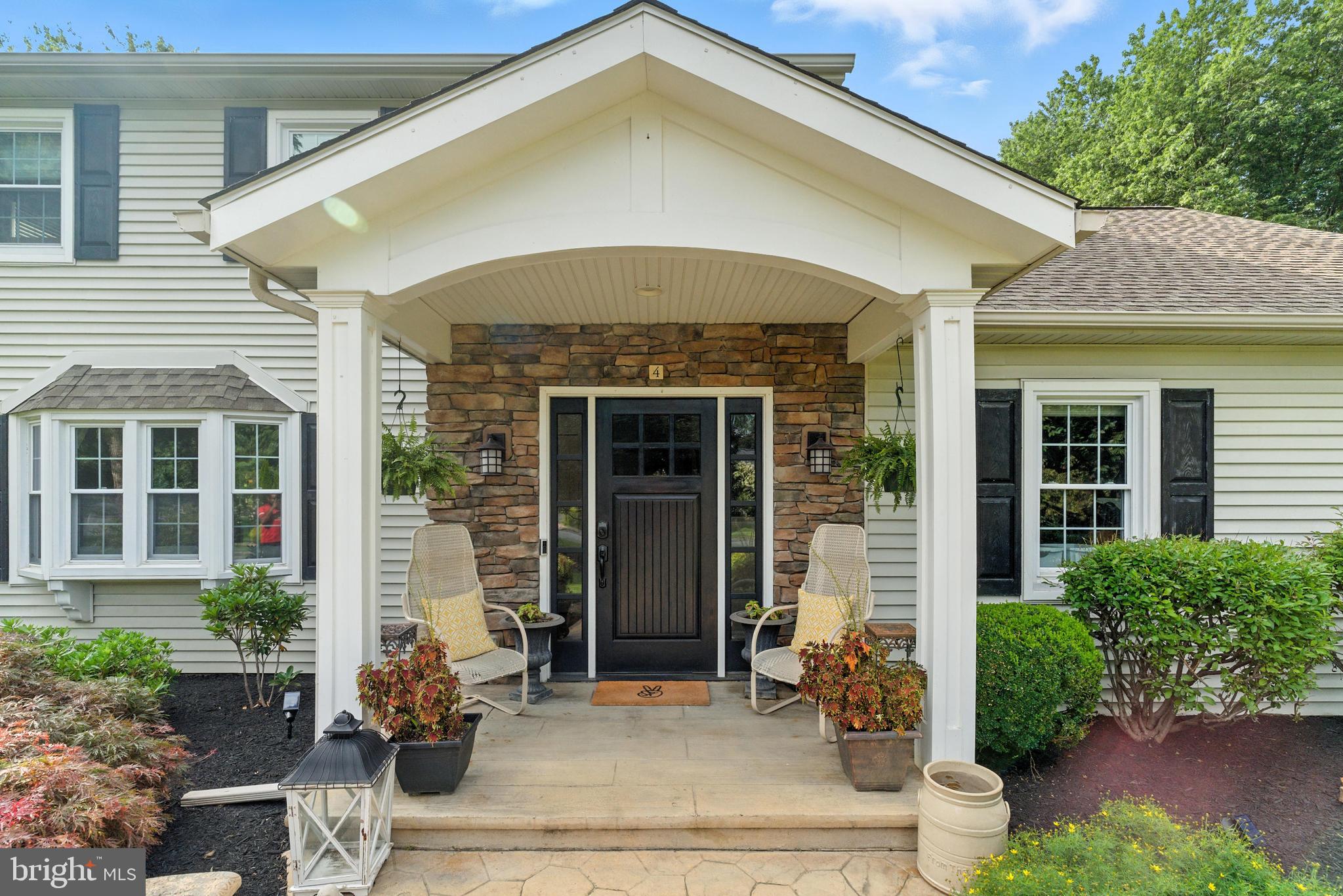 4 ROBIN ROAD