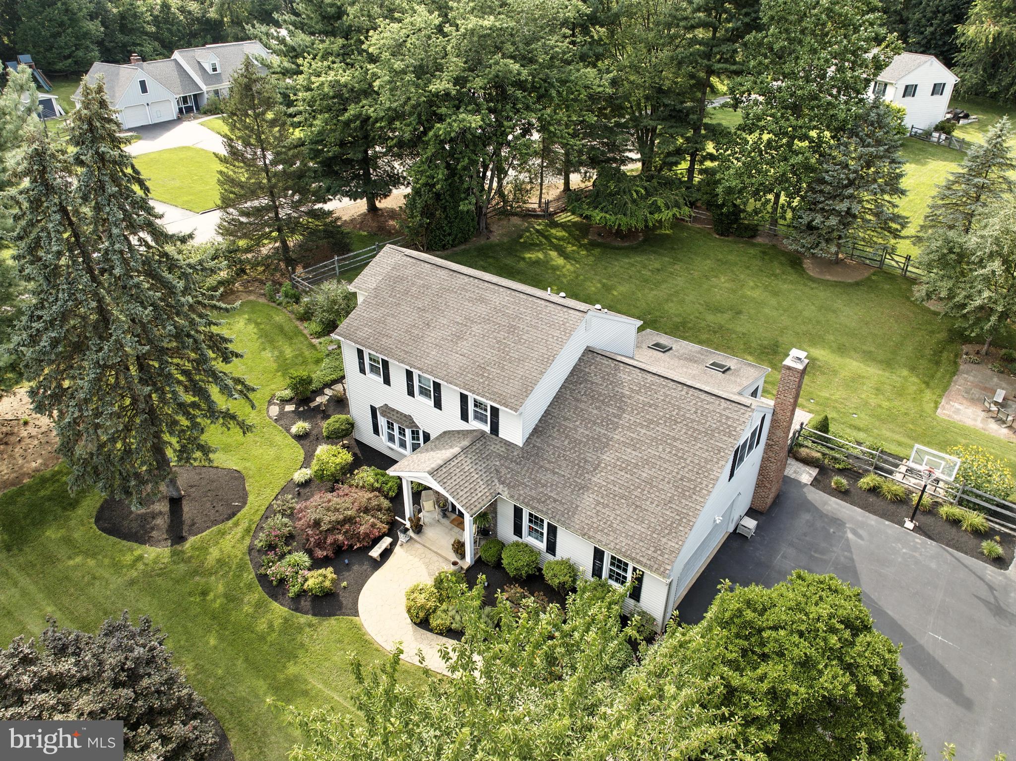 4 ROBIN ROAD