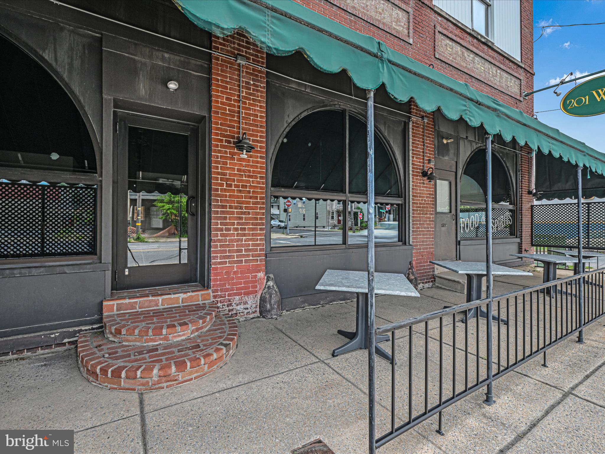 201 W LANCASTER AVENUE
