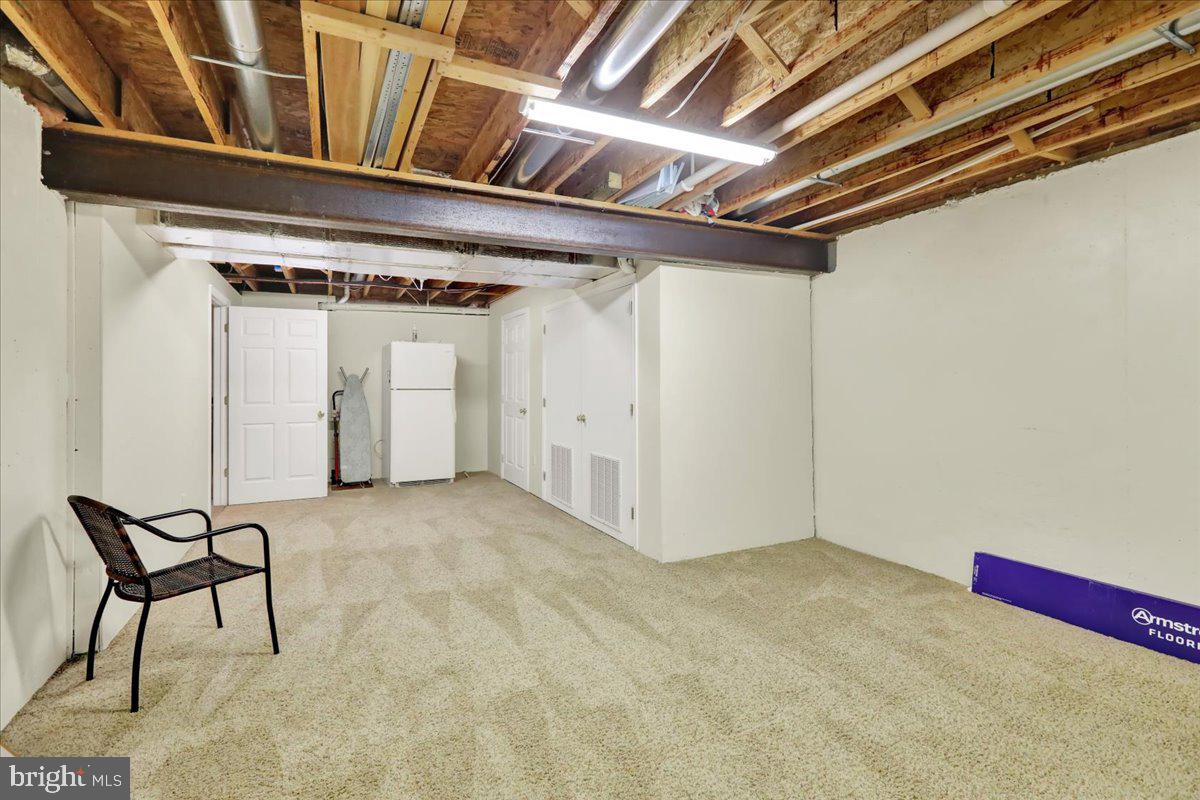 COLUMBIA COURT - Residential