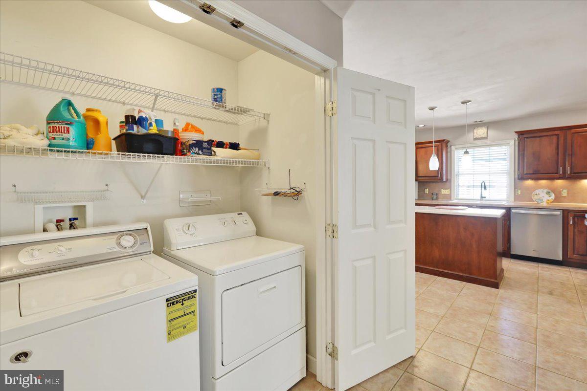 COLUMBIA COURT - Residential