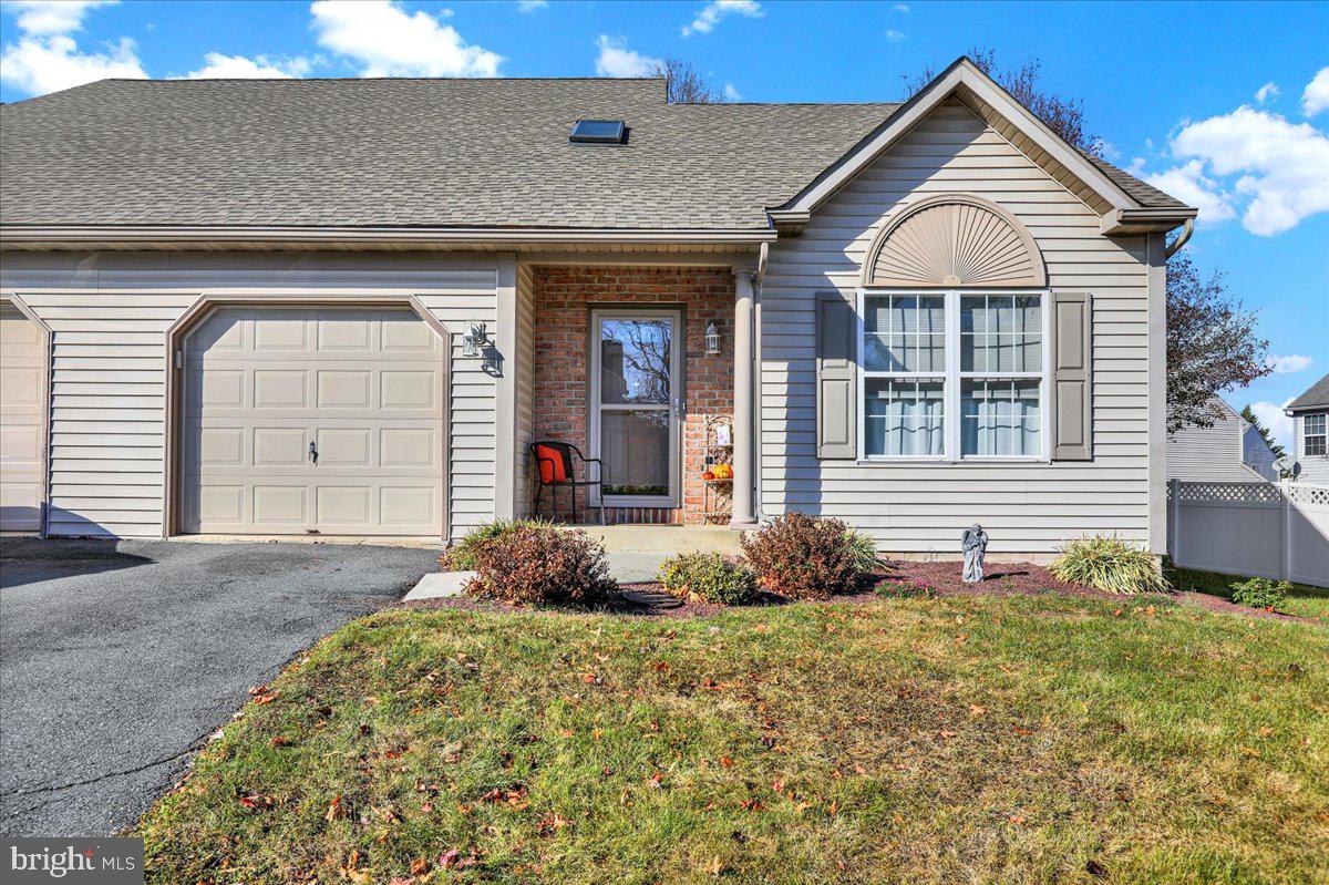 COLUMBIA COURT - Residential