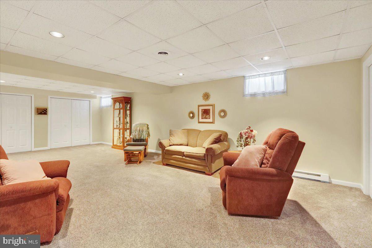 COLUMBIA COURT - Residential