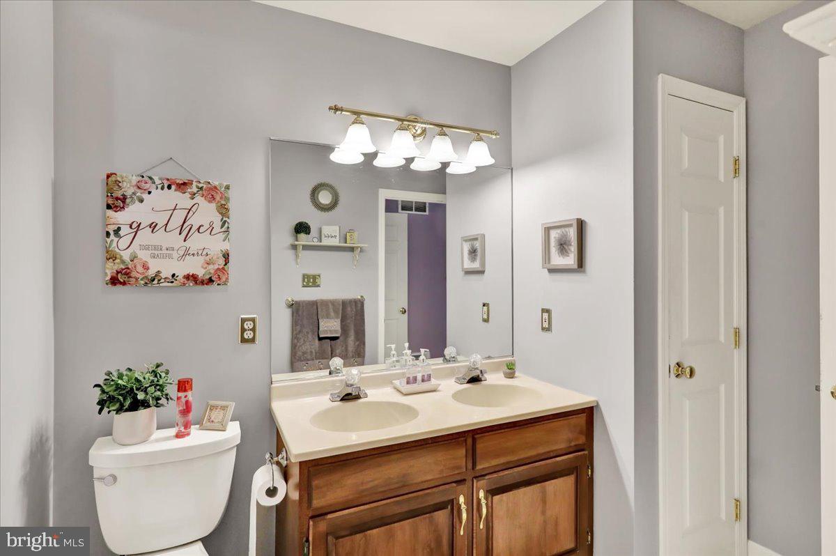 COLUMBIA COURT - Residential