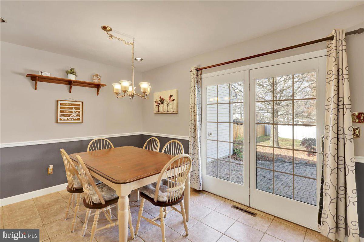 COLUMBIA COURT - Residential