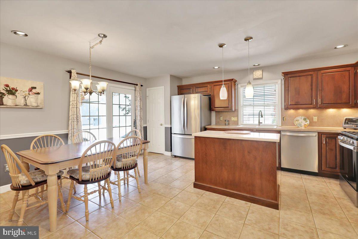 COLUMBIA COURT - Residential