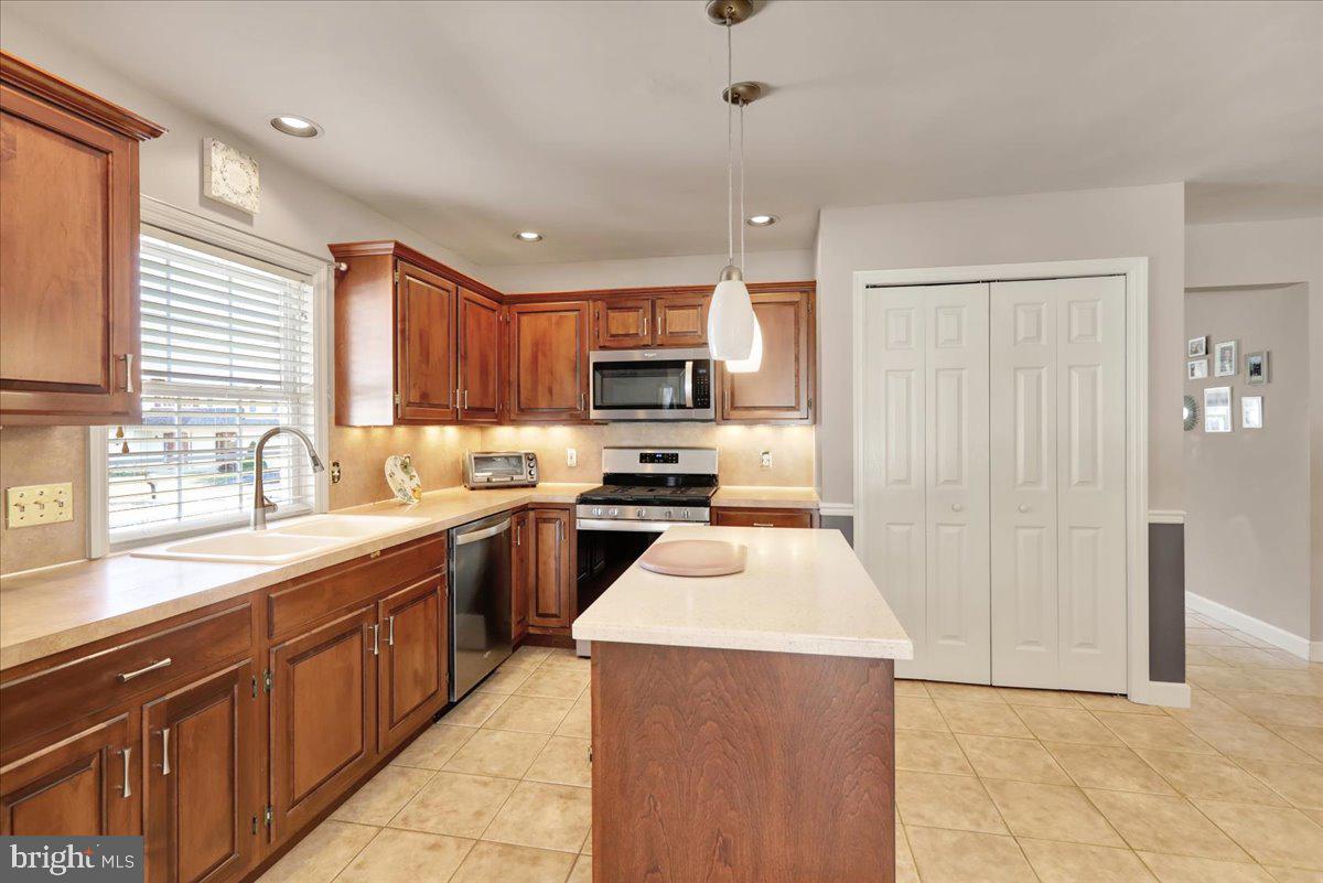 COLUMBIA COURT - Residential