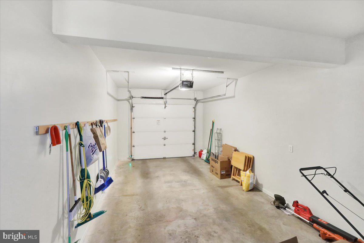 COLUMBIA COURT - Residential