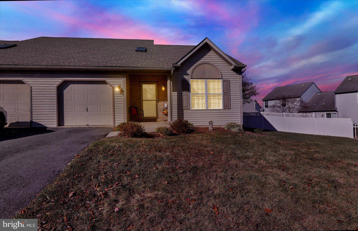 COLUMBIA COURT - Residential