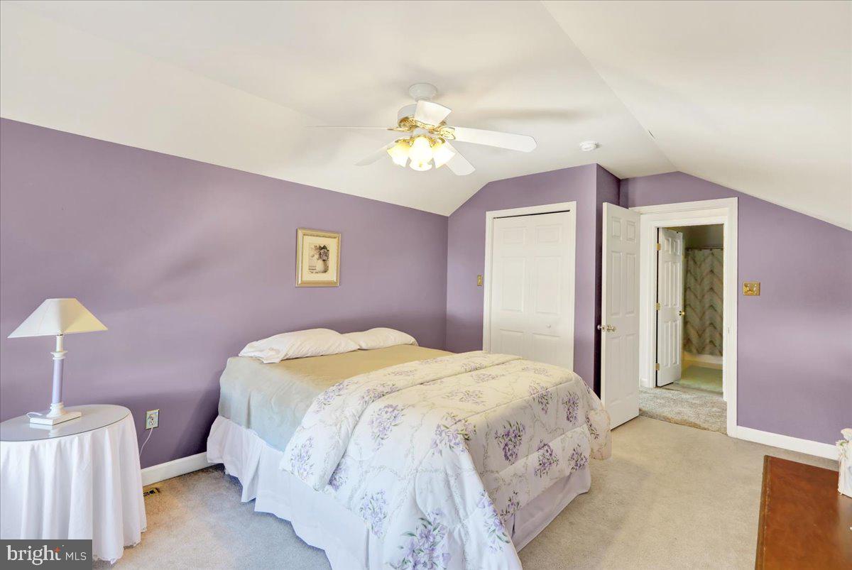 COLUMBIA COURT - Residential