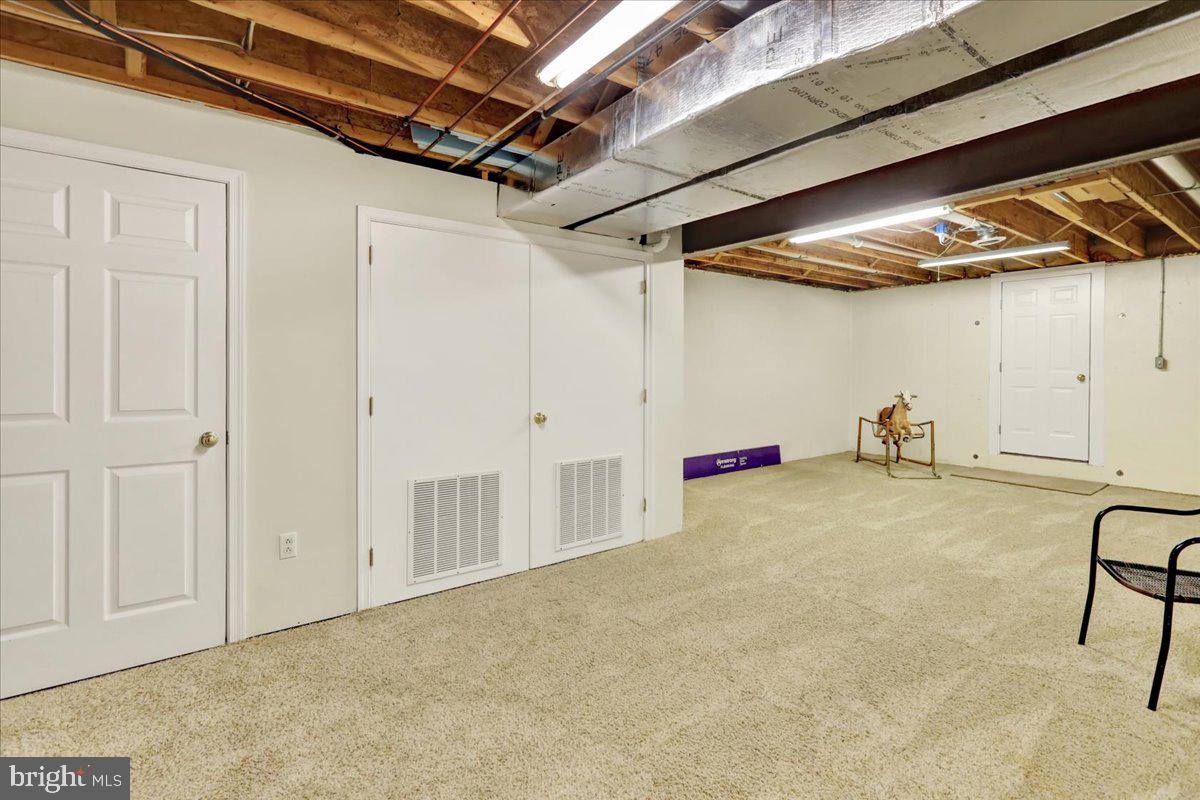 COLUMBIA COURT - Residential