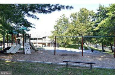 FARMINGDALE - Residential