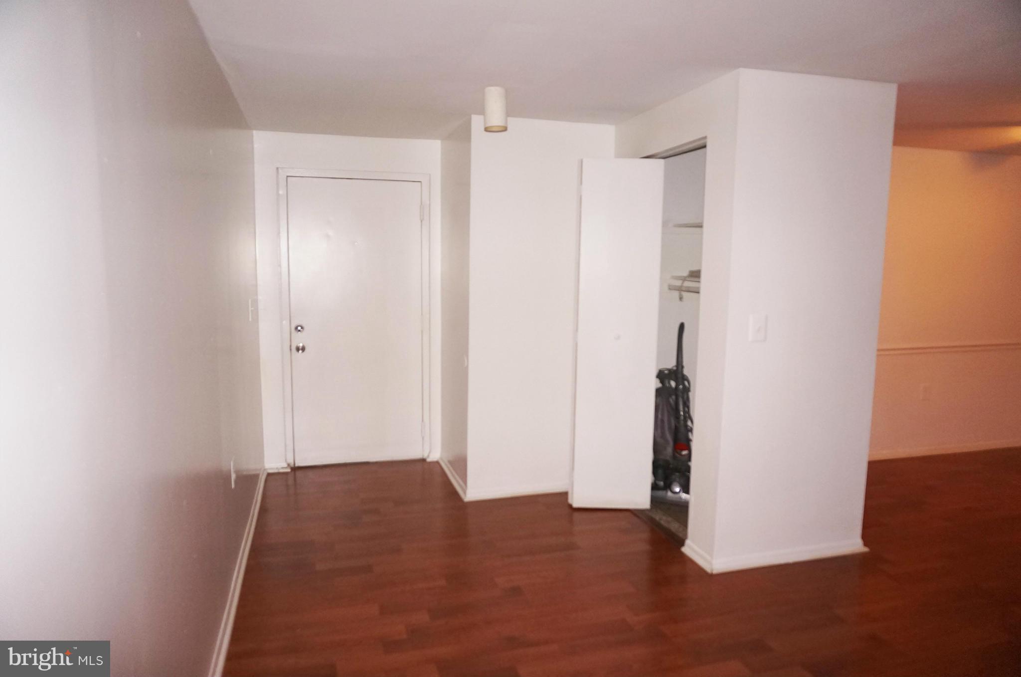 FARMINGDALE - Residential