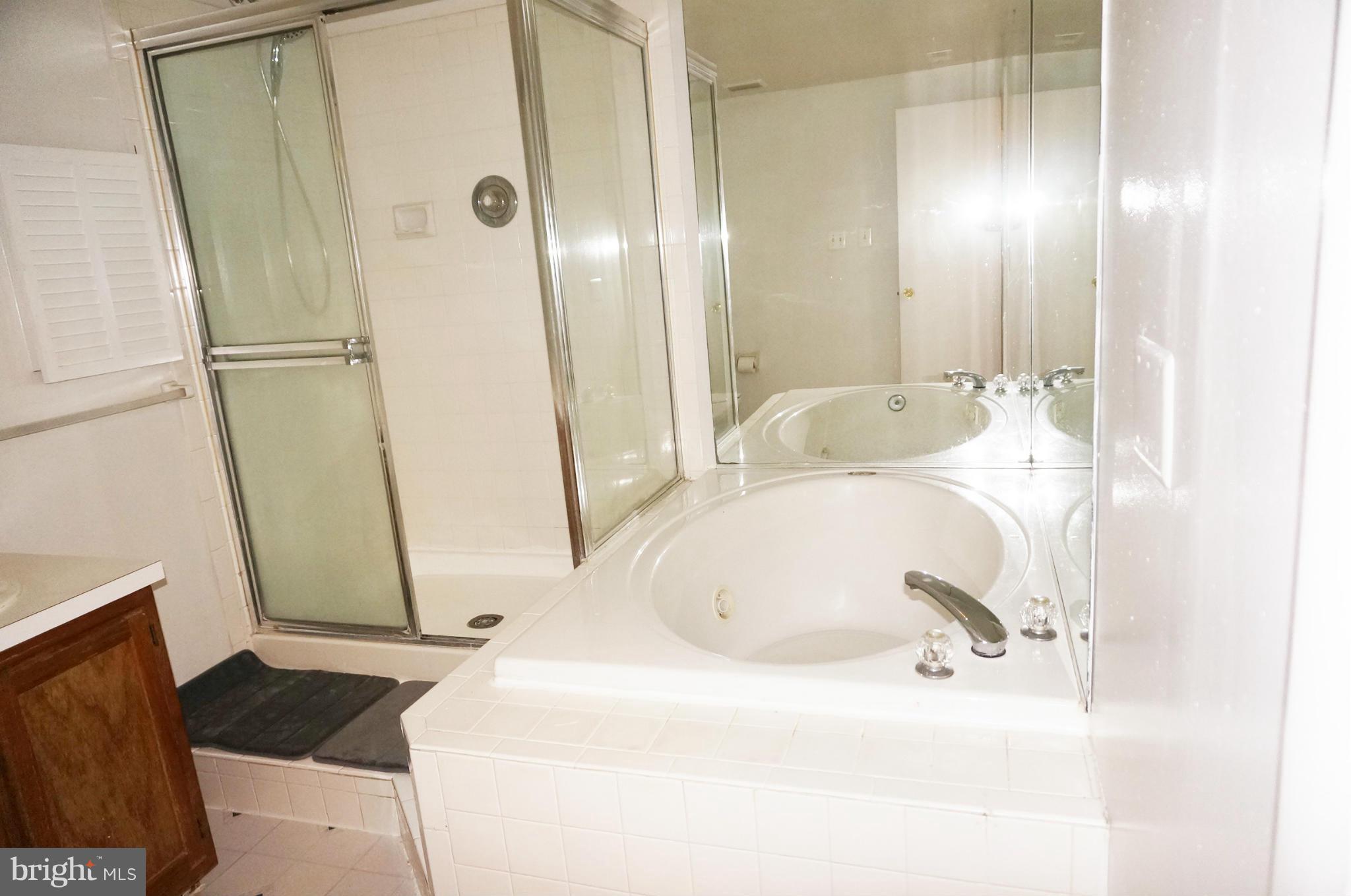 FARMINGDALE - Residential