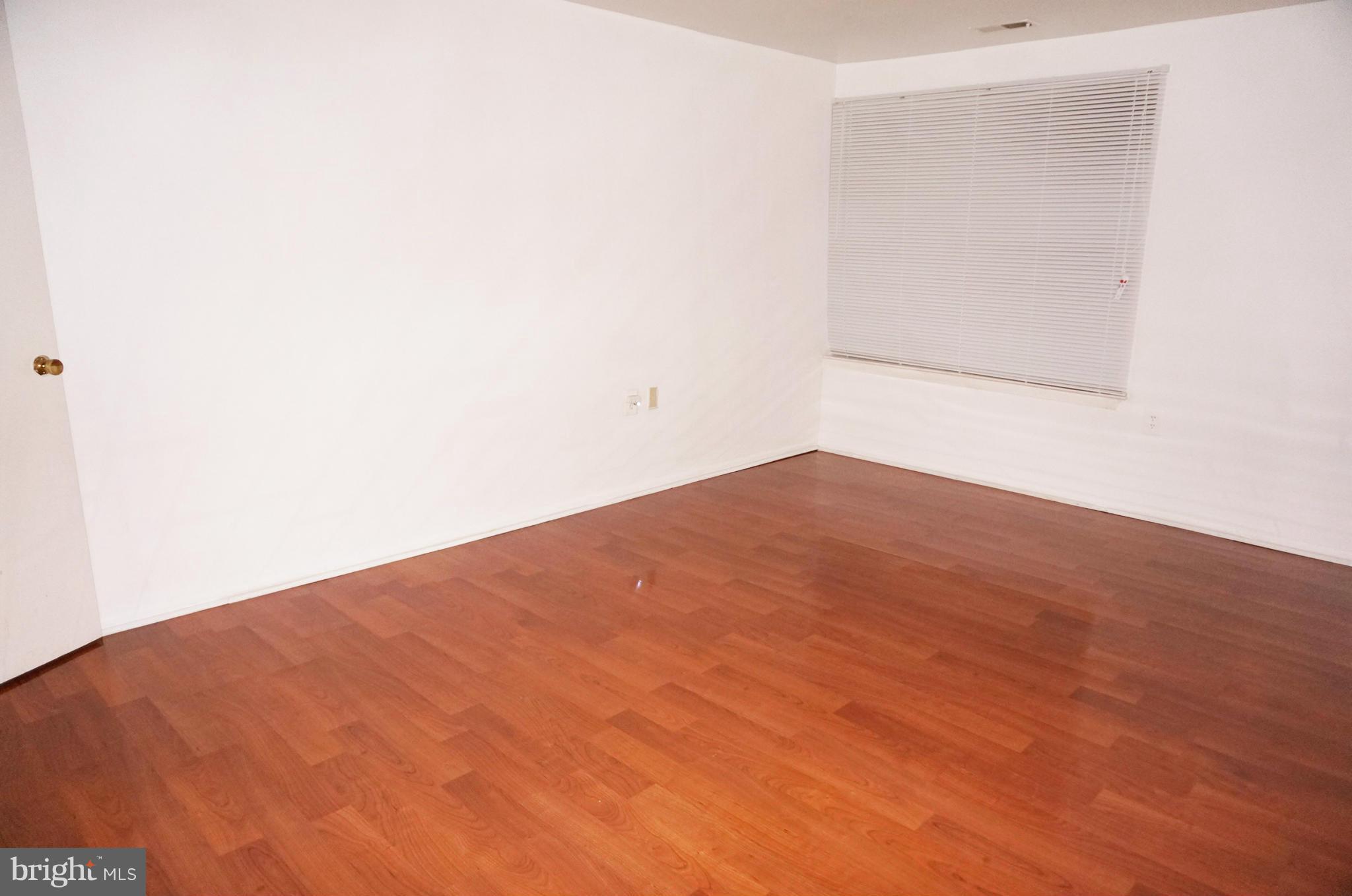 FARMINGDALE - Residential