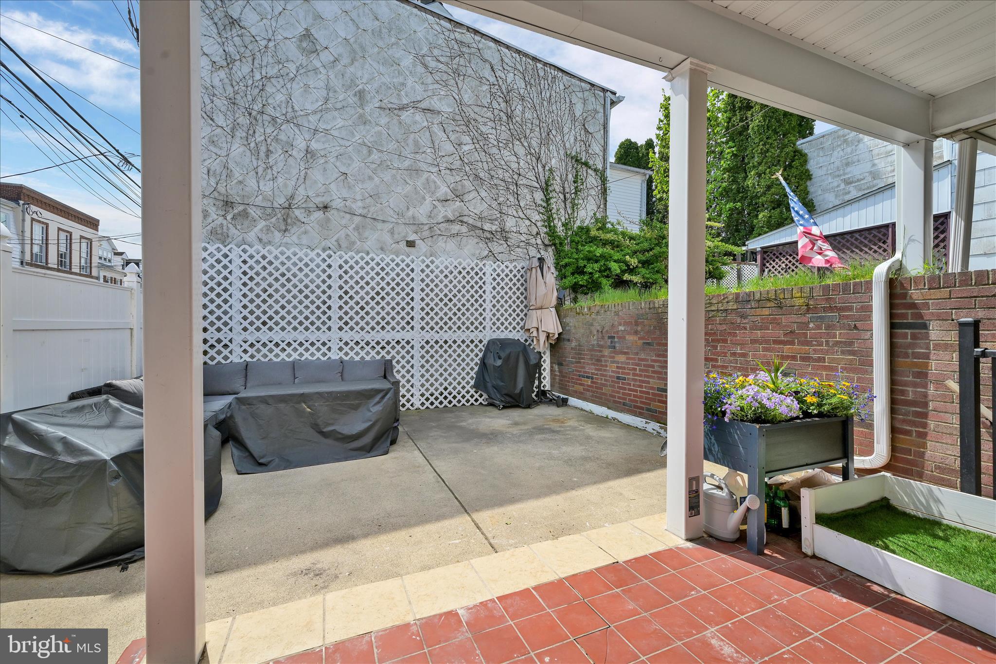 100 W CHERRY STREET