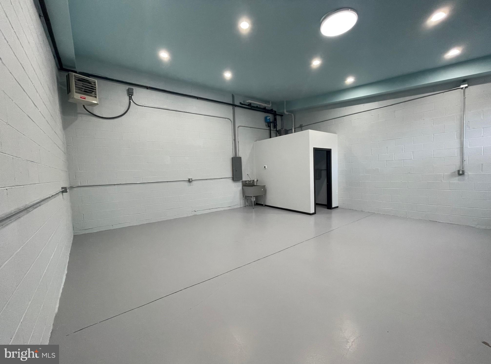 HARWOOD - Commercial Lease