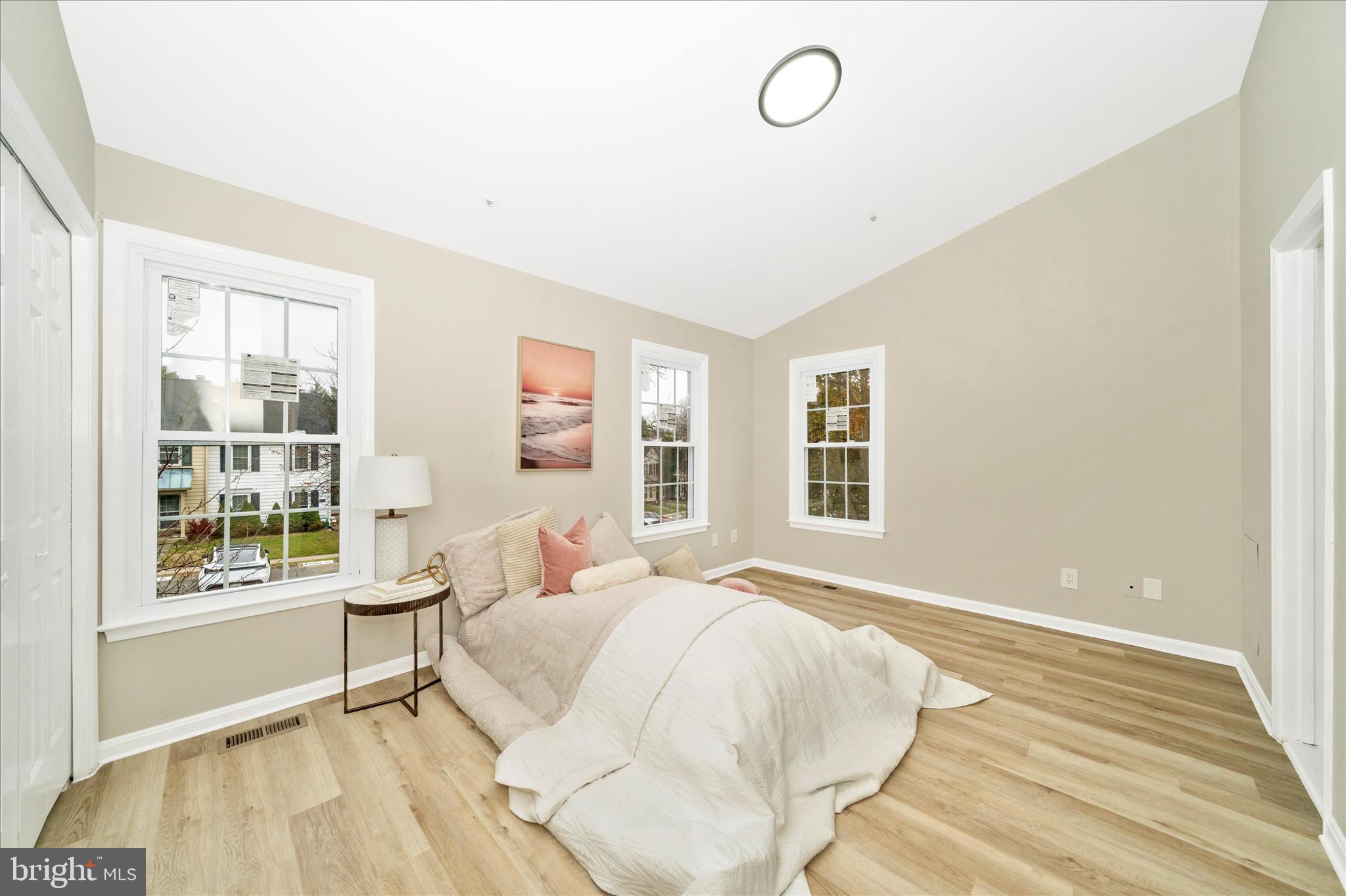 HOLLY POINTE - Residential