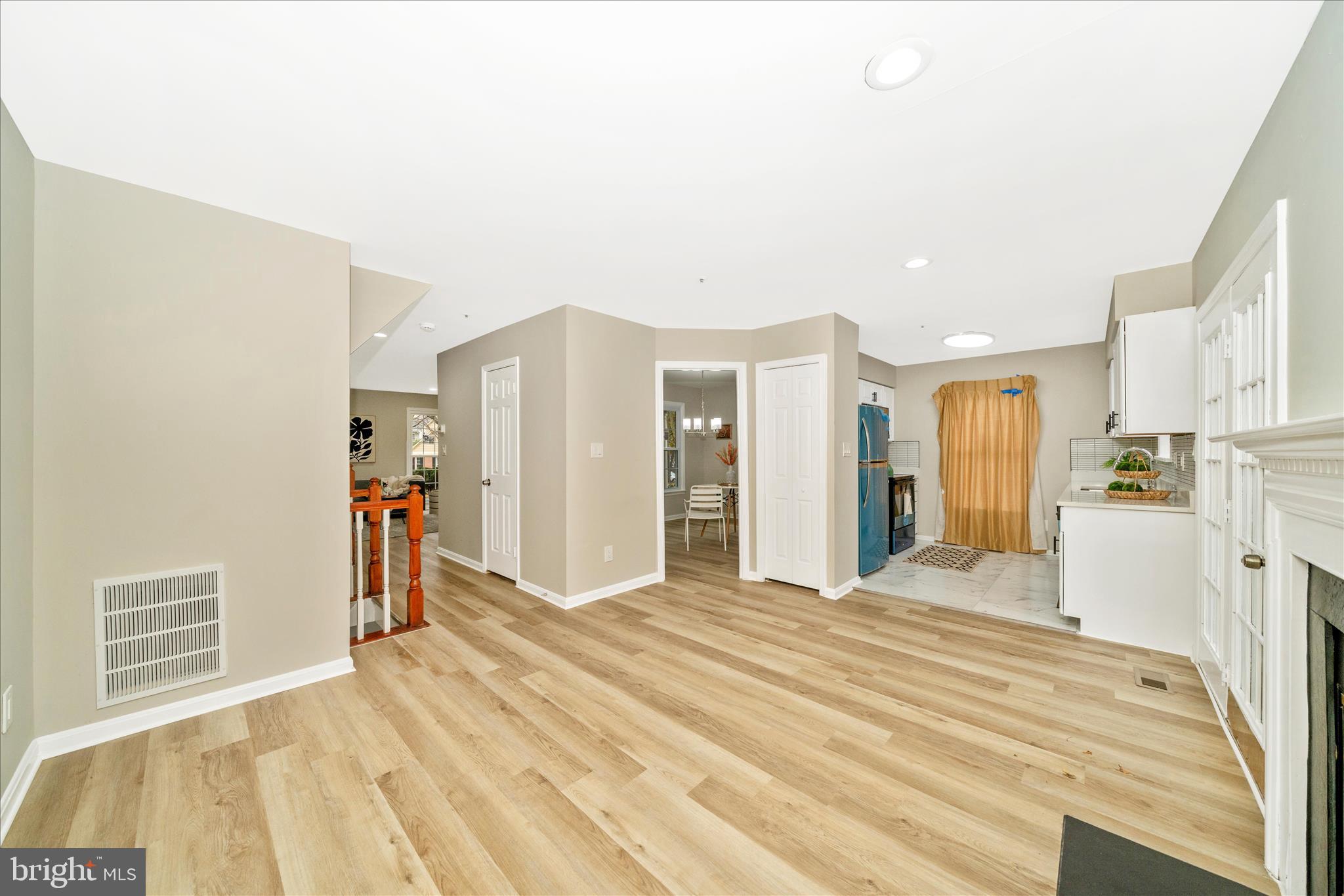 HOLLY POINTE - Residential