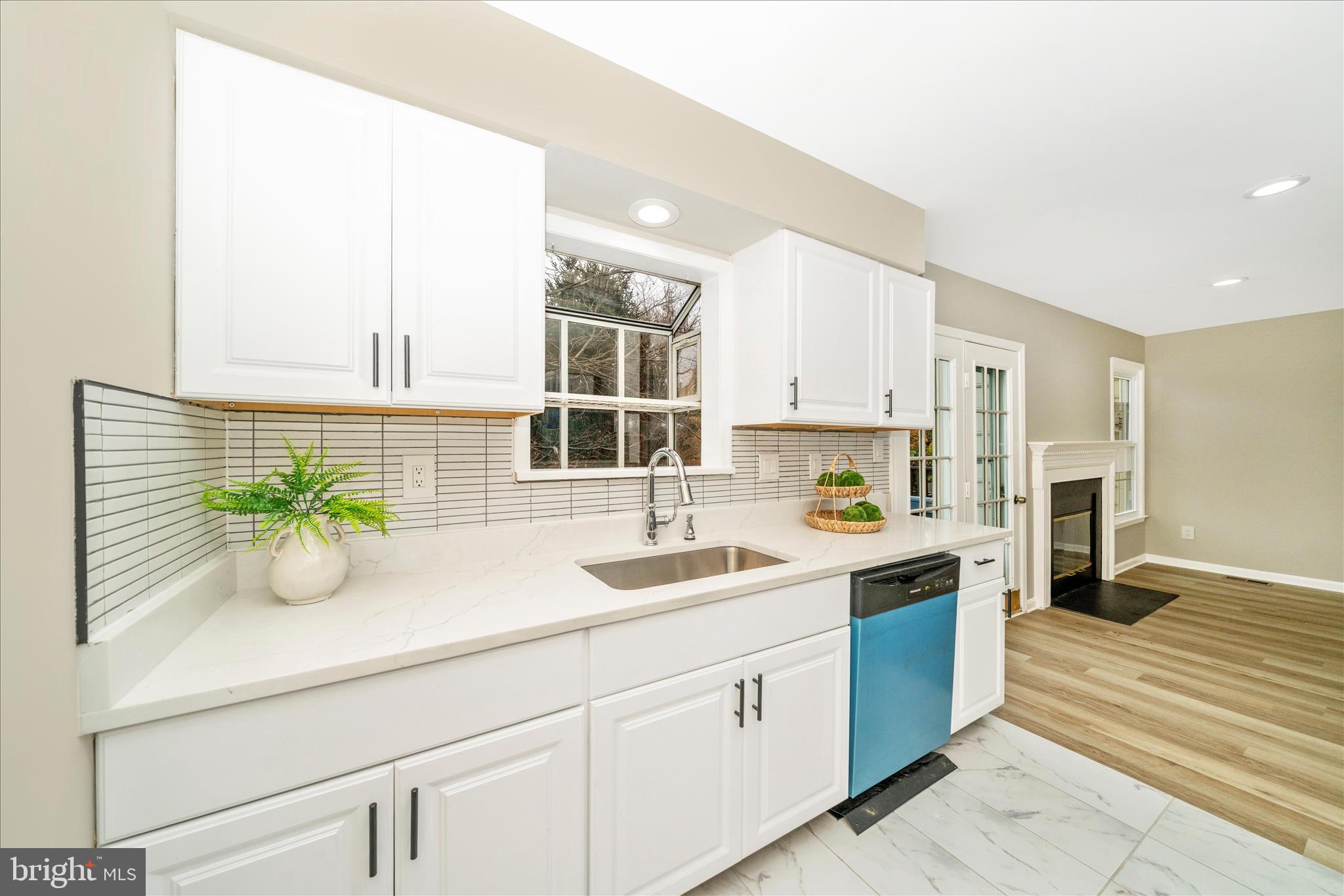 HOLLY POINTE - Residential