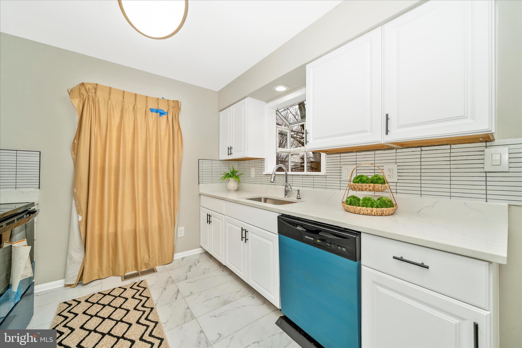 HOLLY POINTE - Residential