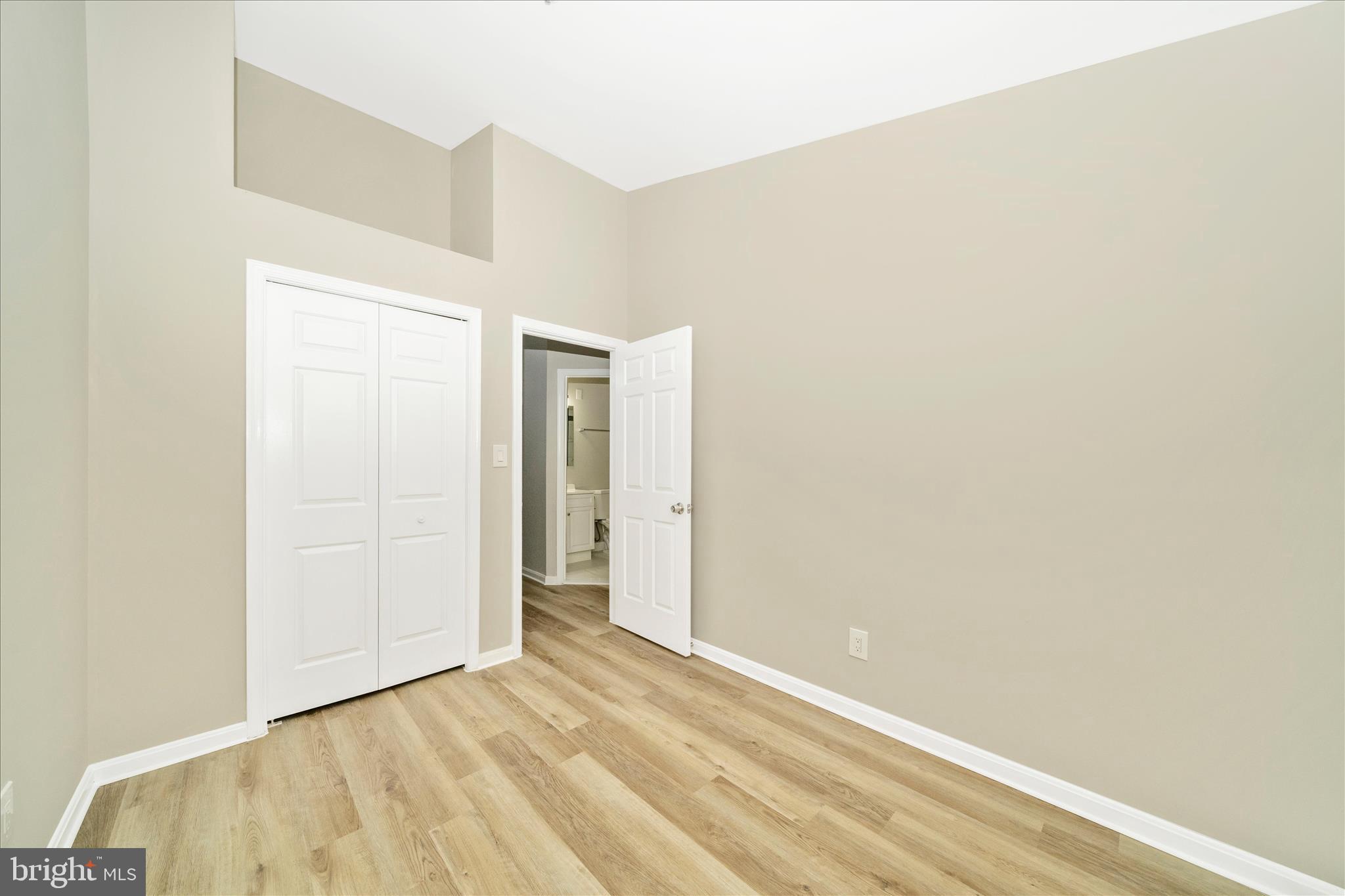 HOLLY POINTE - Residential