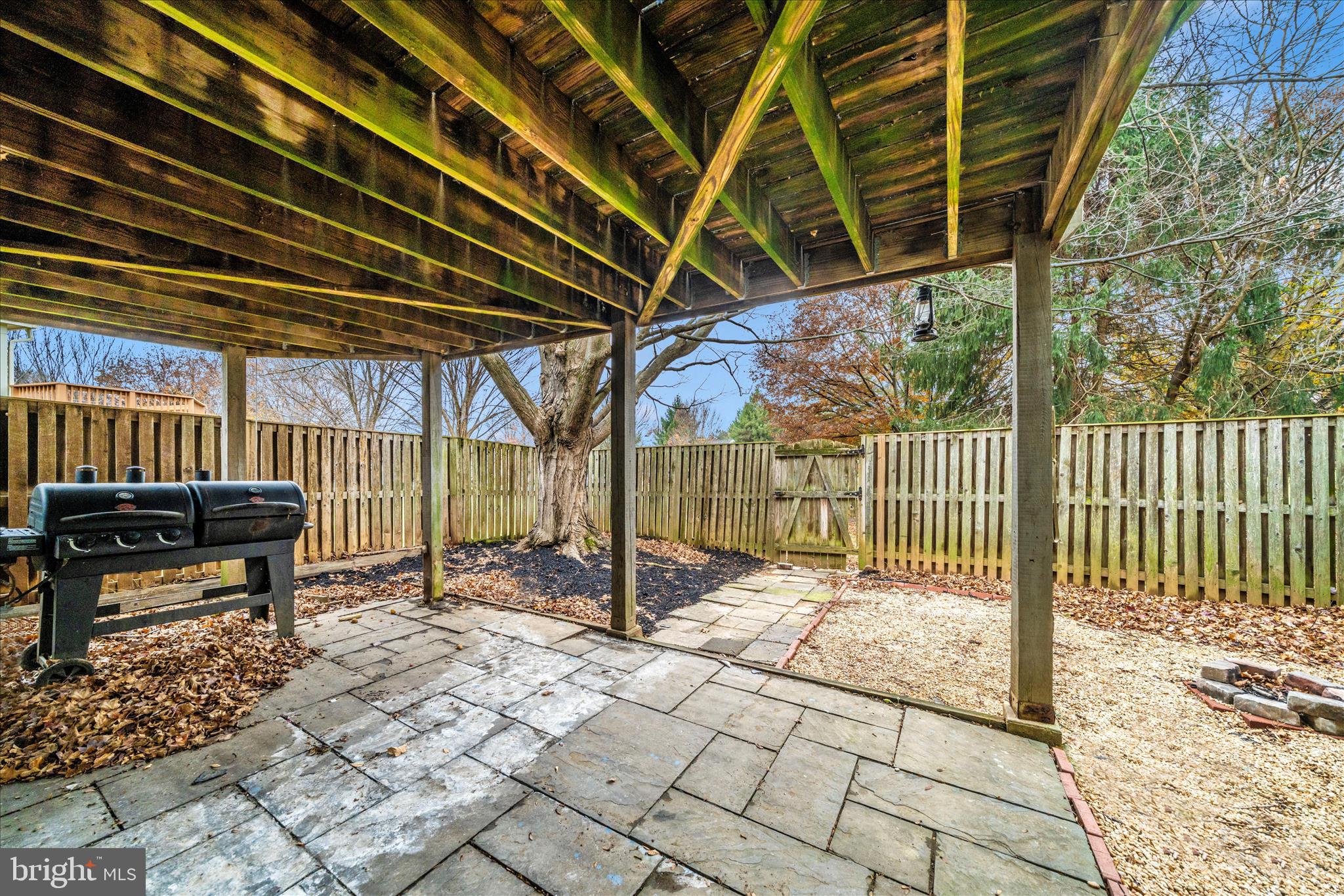 HOLLY POINTE - Residential