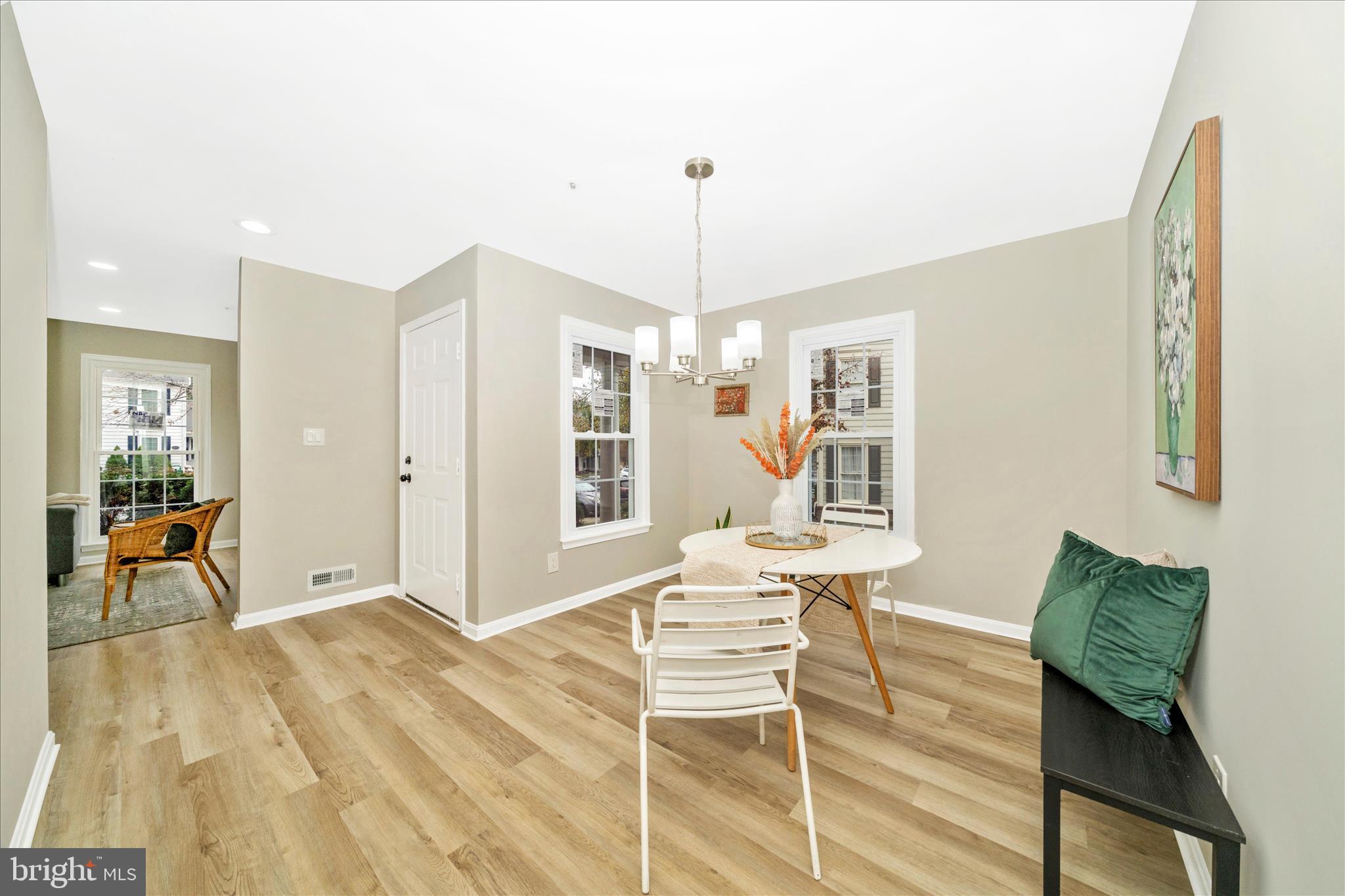 HOLLY POINTE - Residential