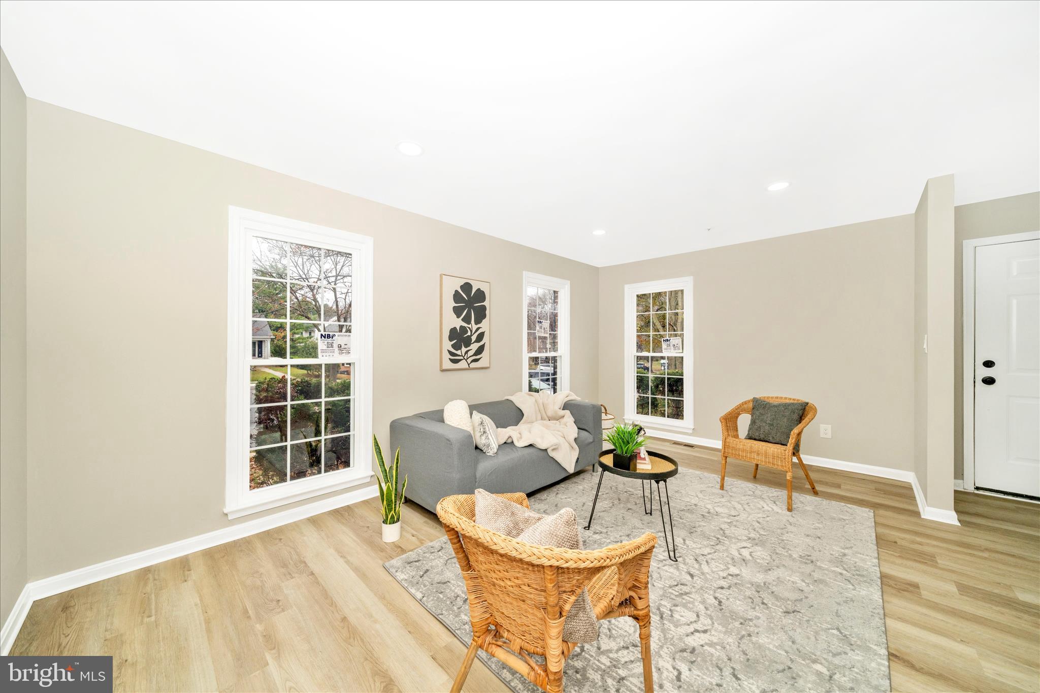 HOLLY POINTE - Residential