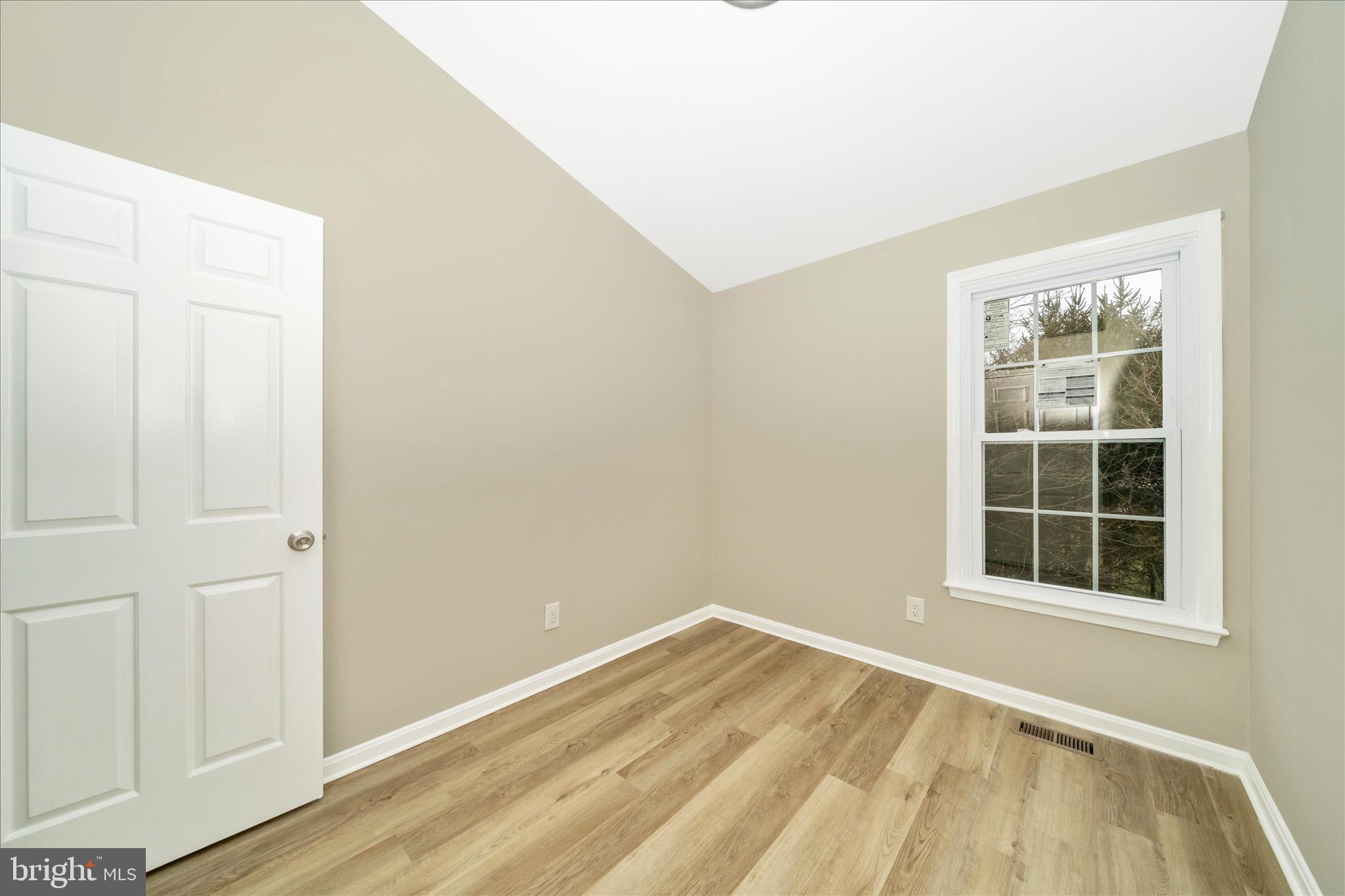 HOLLY POINTE - Residential