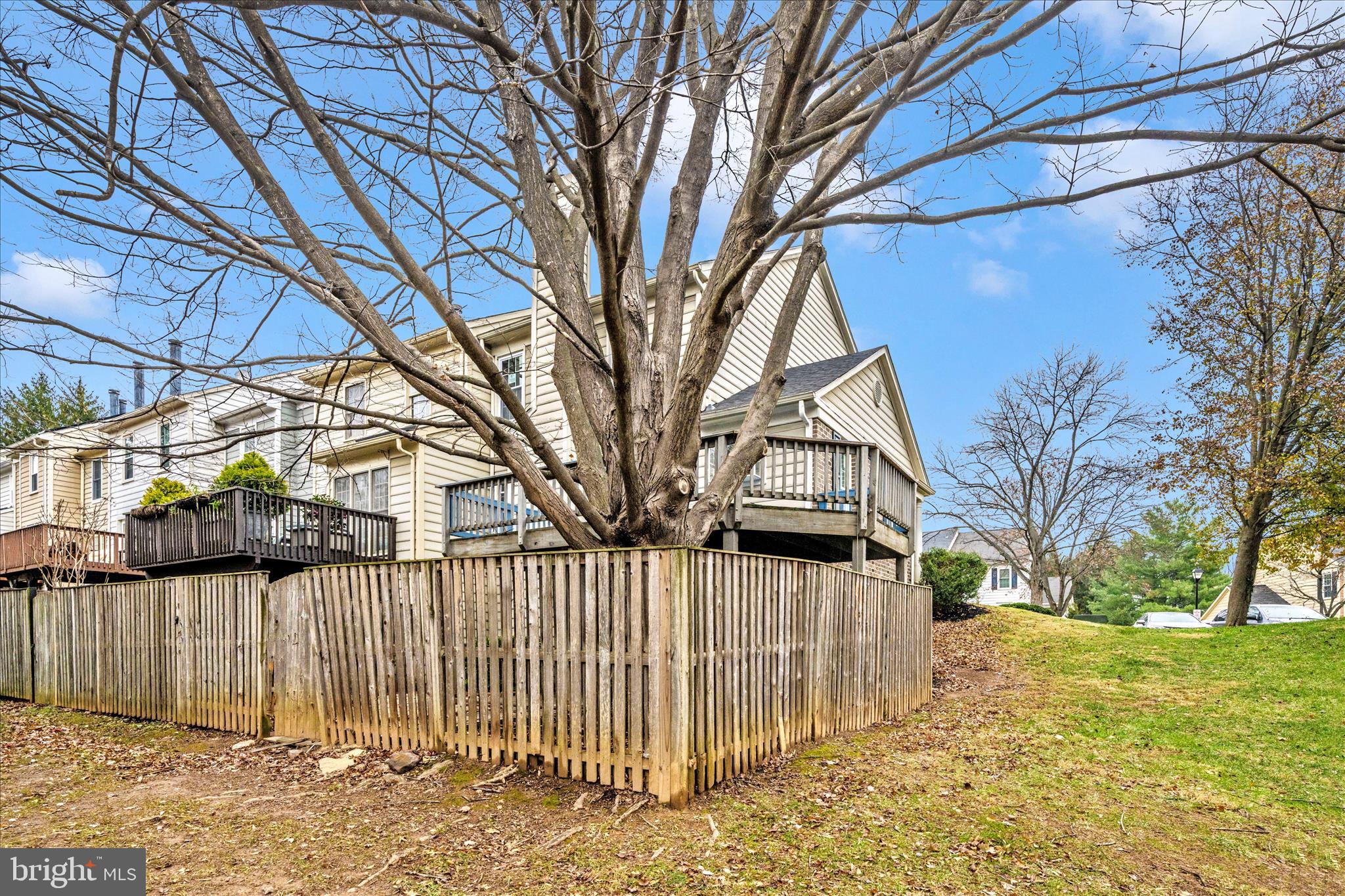 HOLLY POINTE - Residential