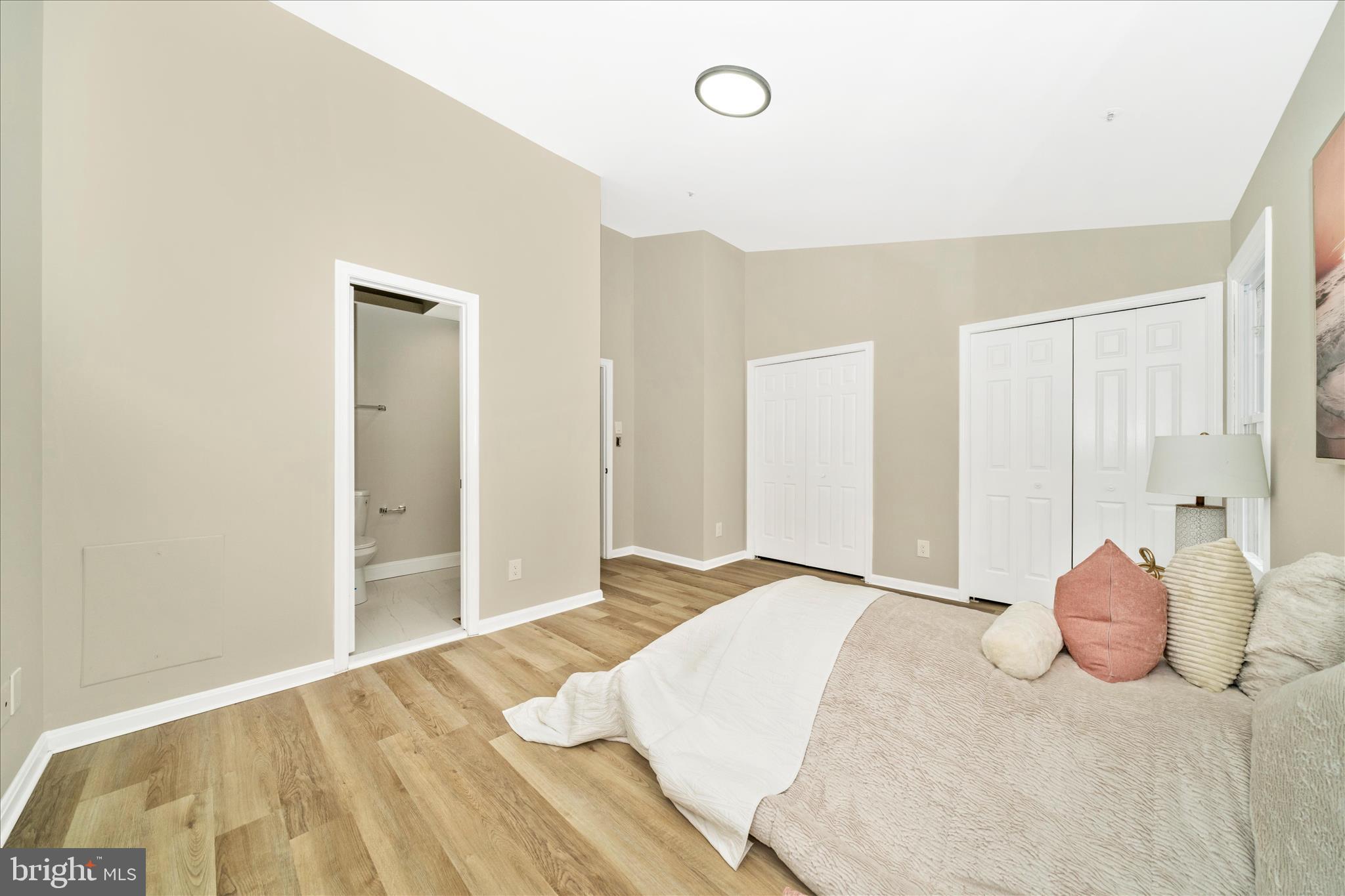 HOLLY POINTE - Residential