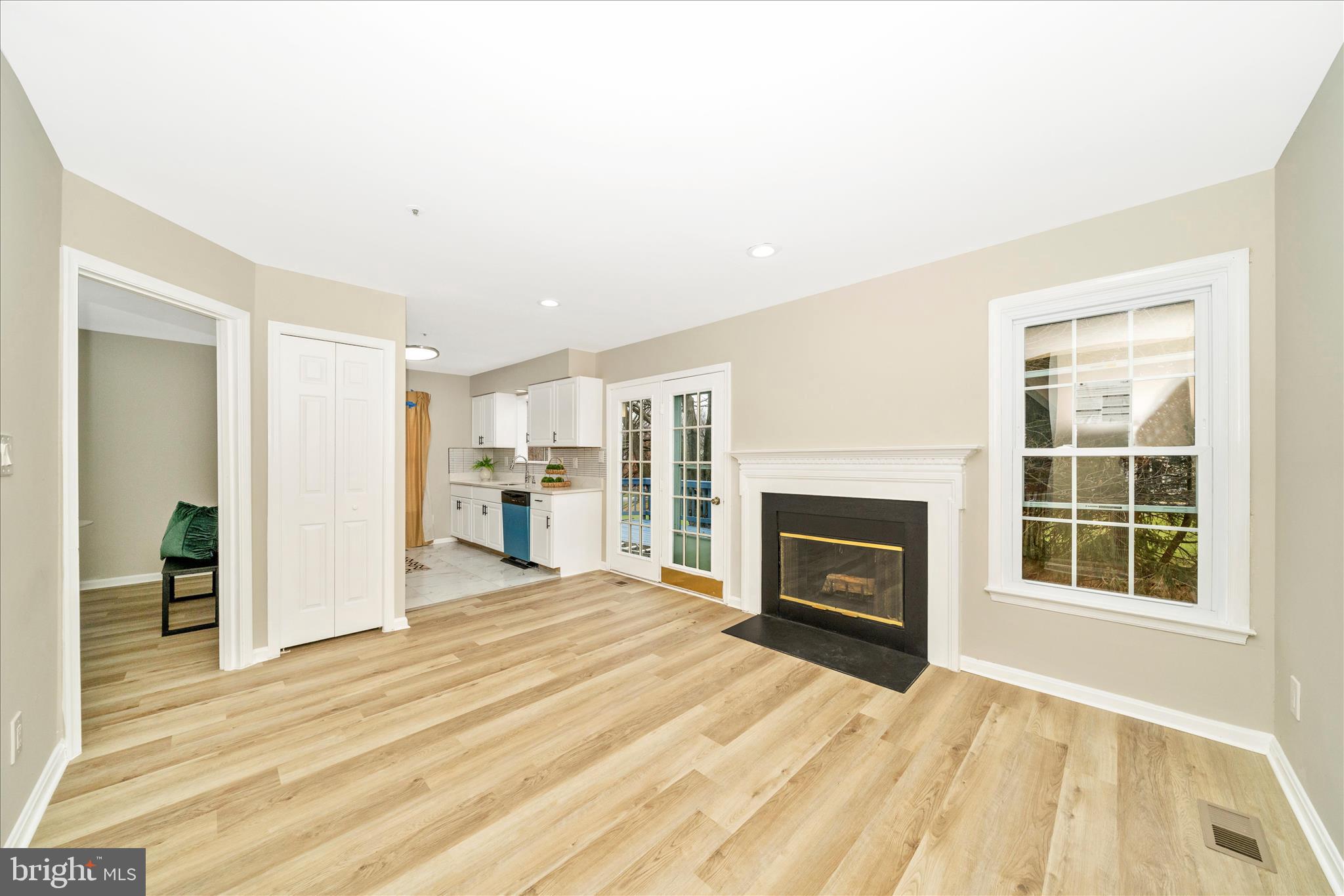 HOLLY POINTE - Residential