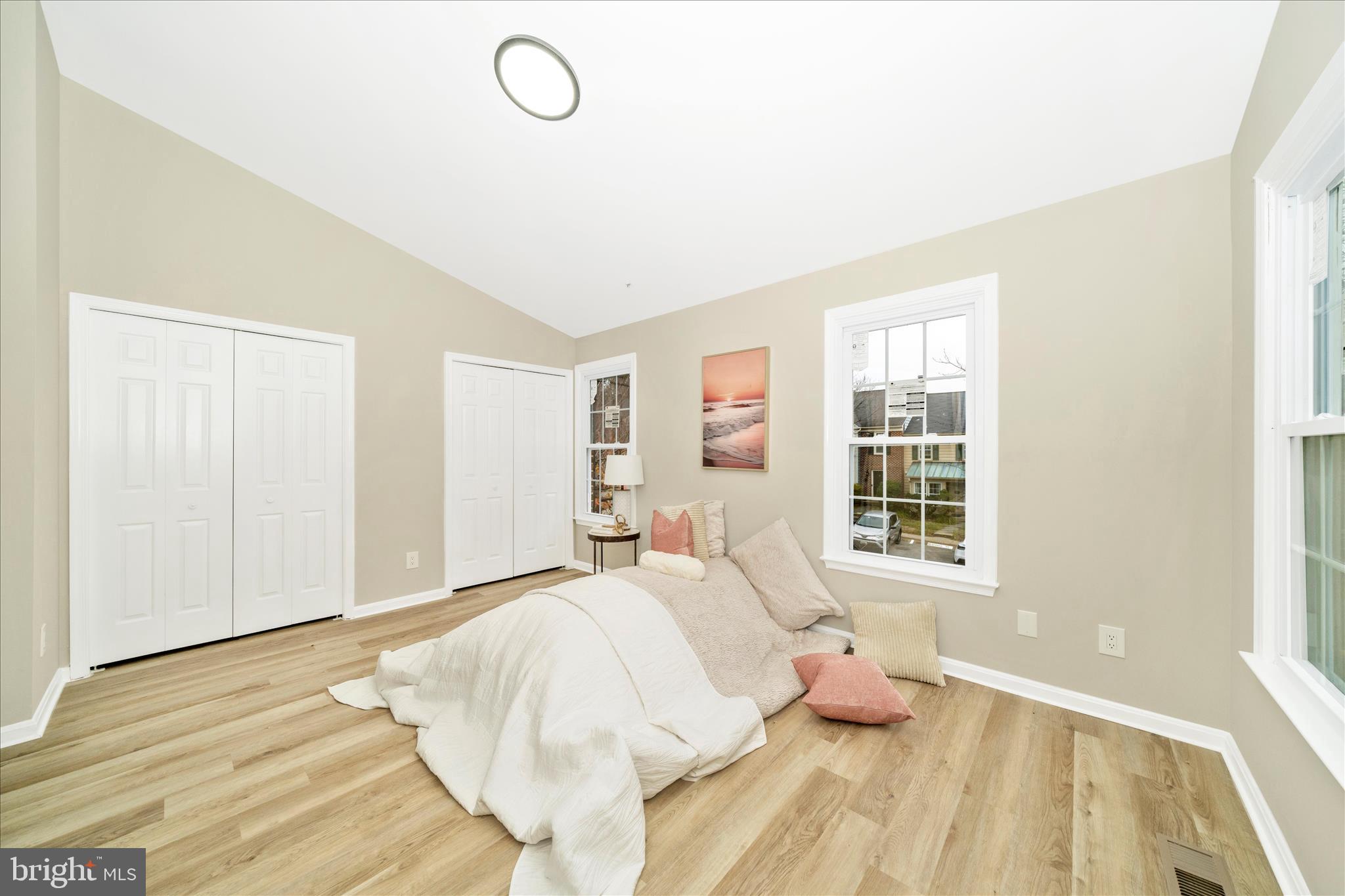 HOLLY POINTE - Residential