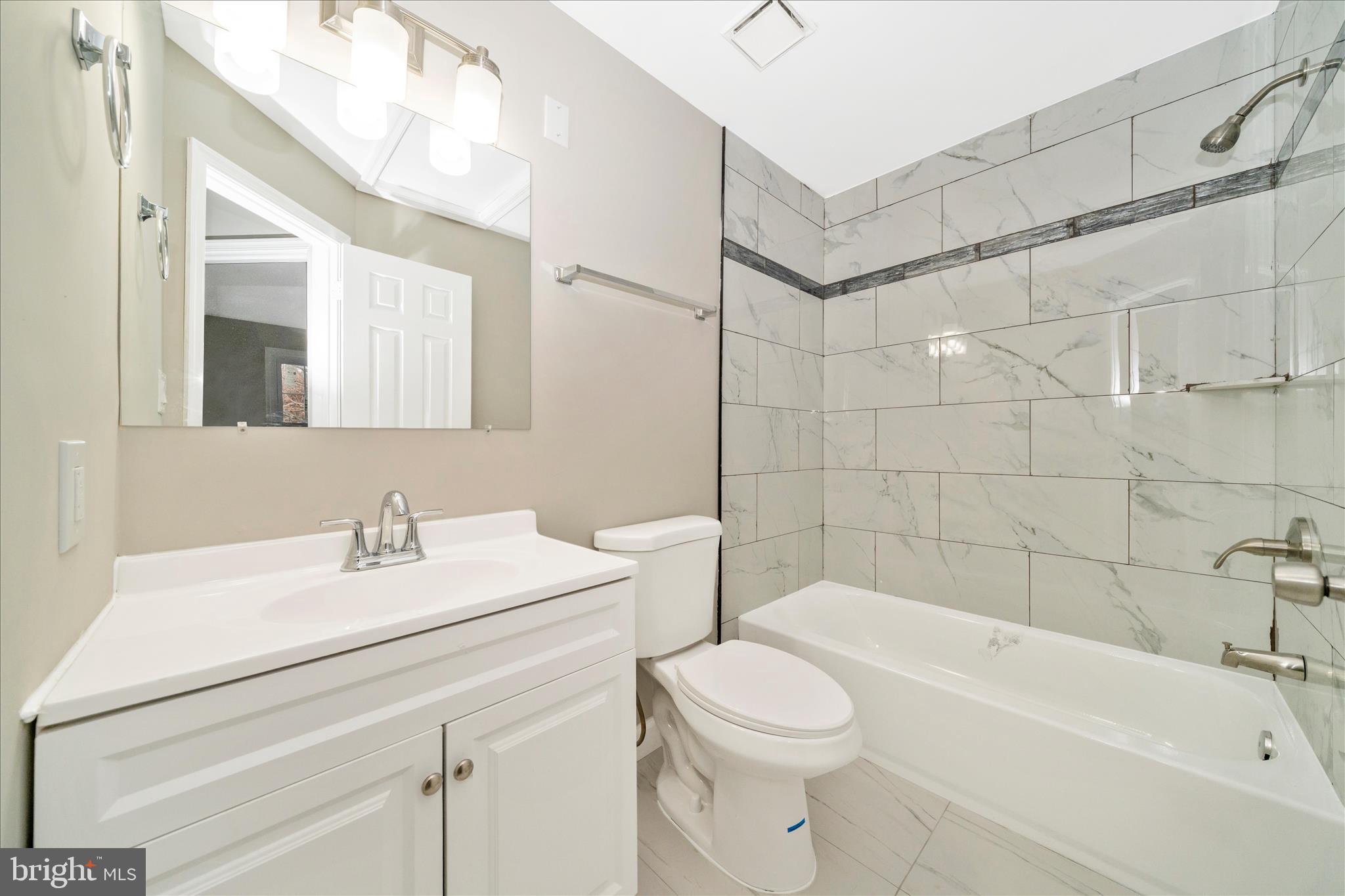 HOLLY POINTE - Residential