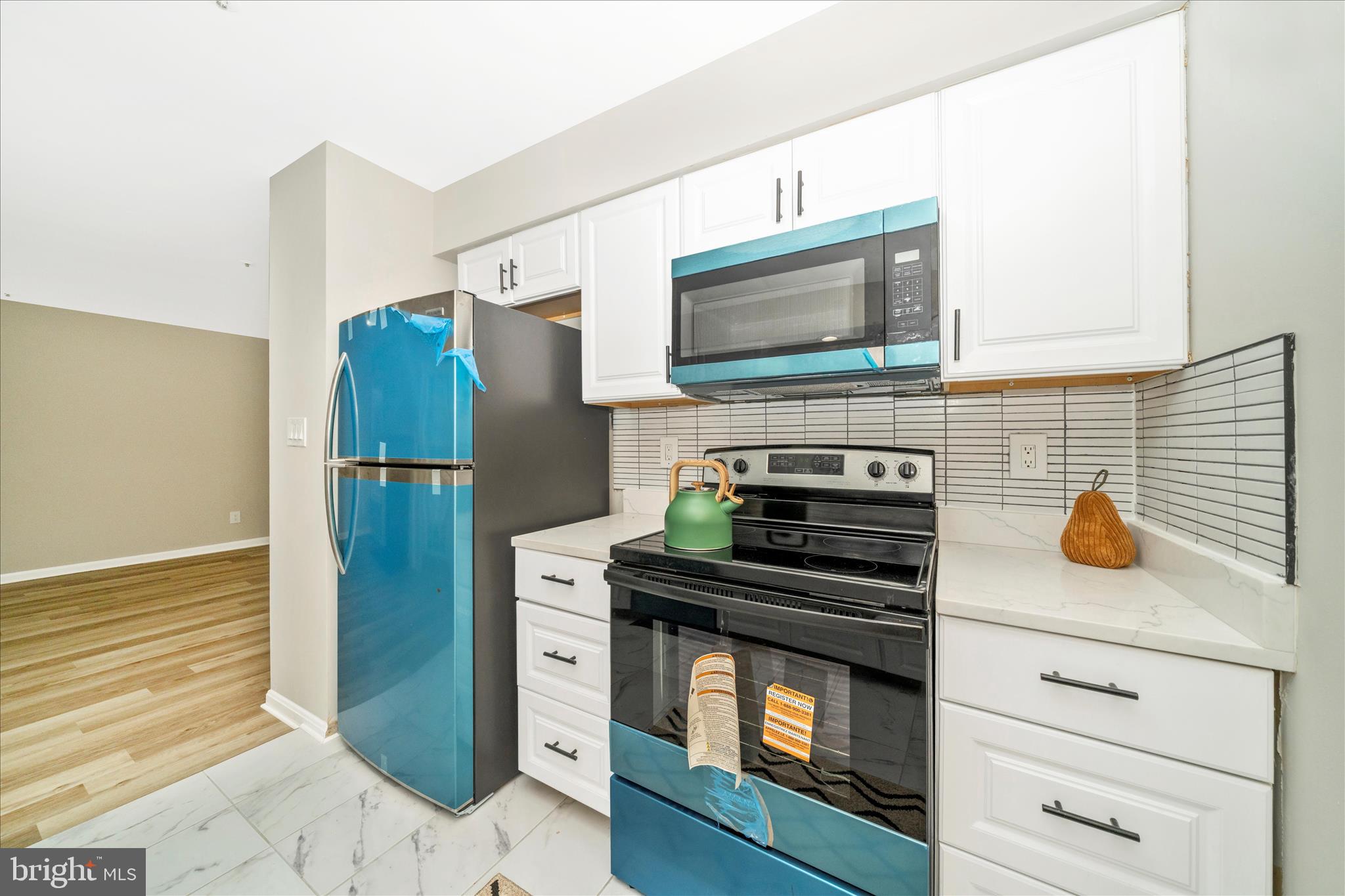 HOLLY POINTE - Residential