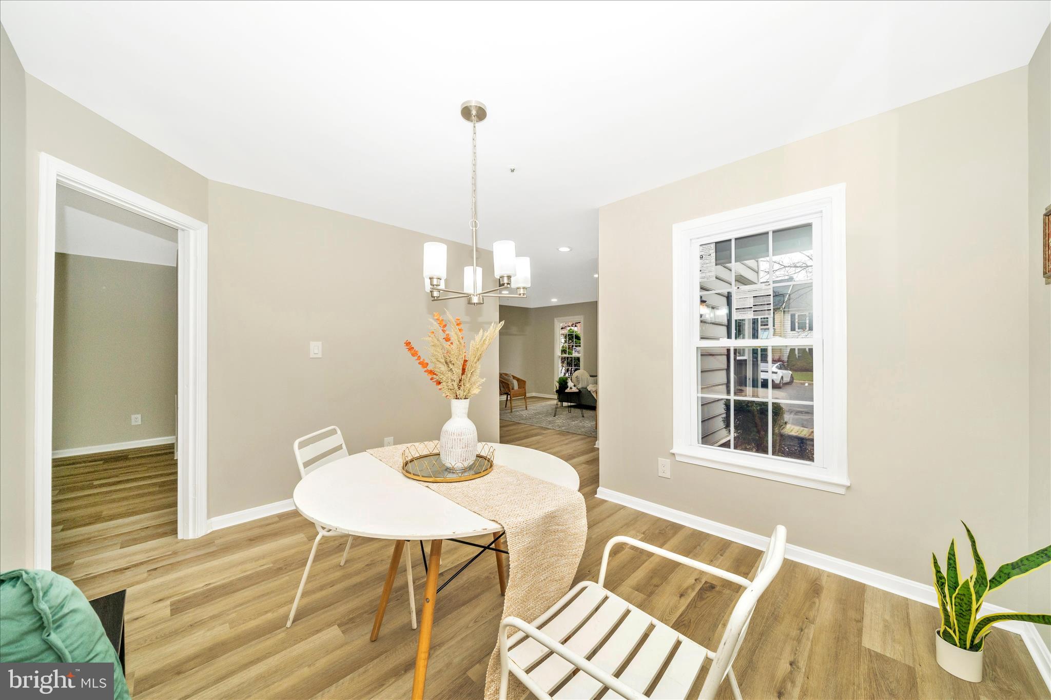 HOLLY POINTE - Residential