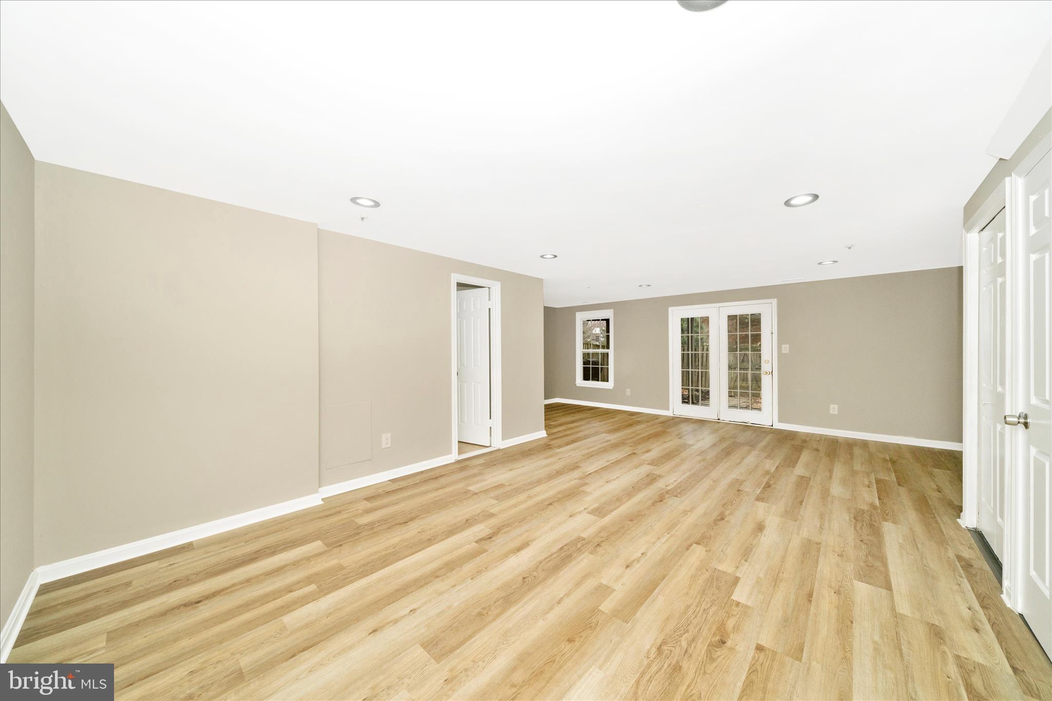 HOLLY POINTE - Residential