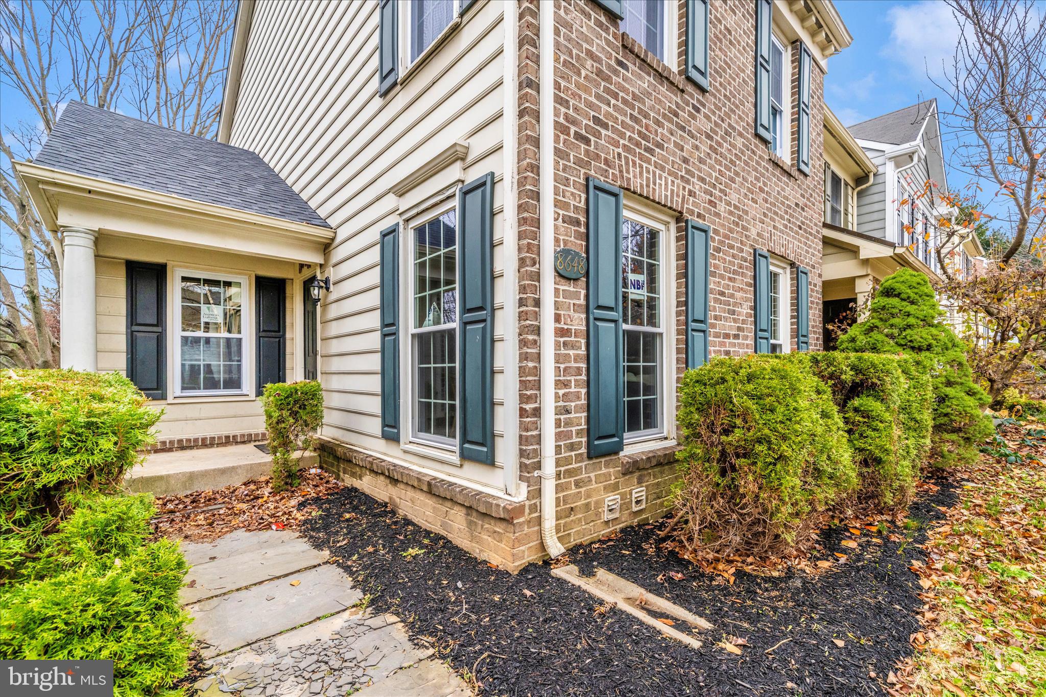 HOLLY POINTE - Residential